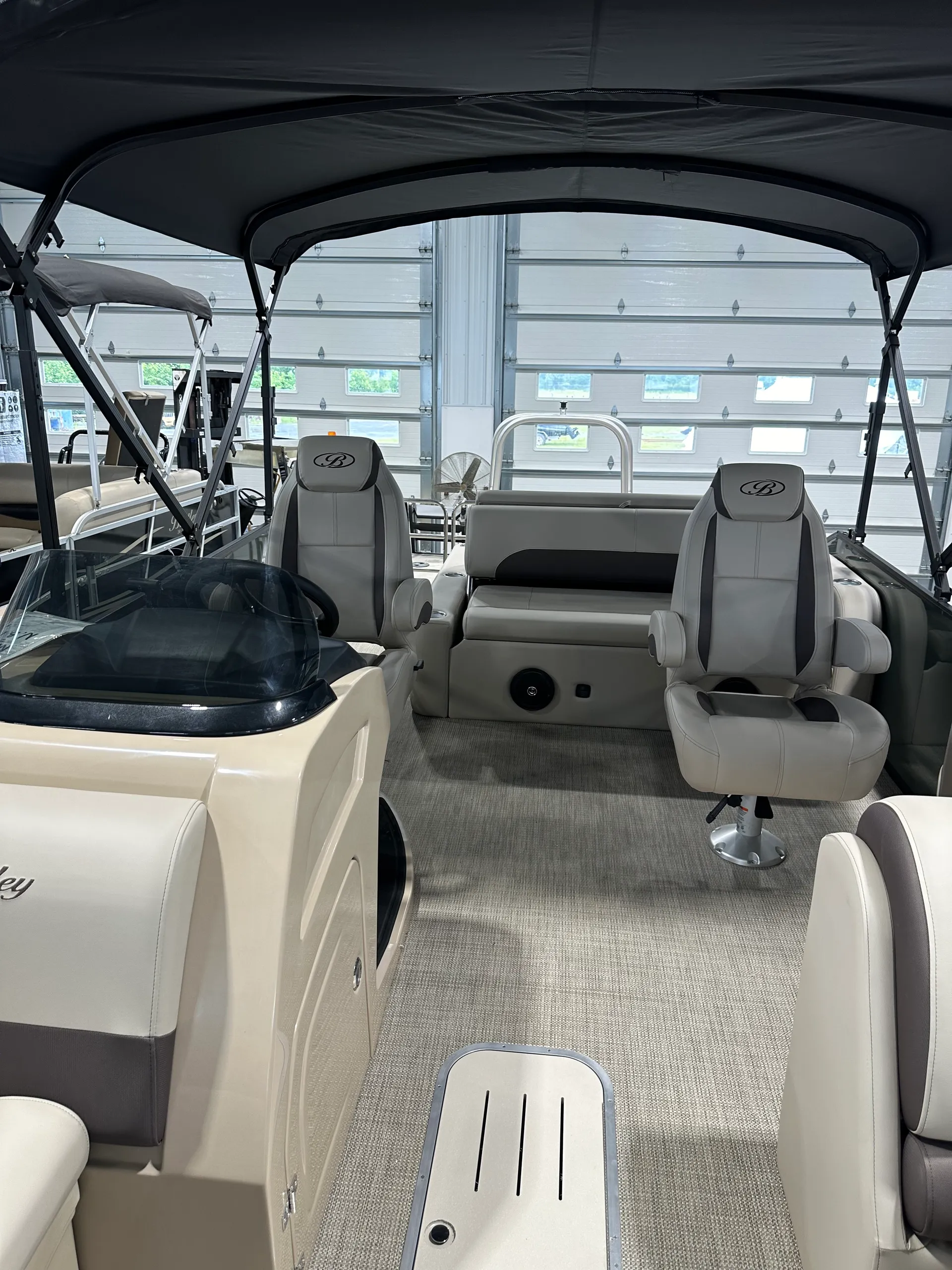 Bentley Pontoon 243 Legacy Swingback in Washington, DC — photo 2