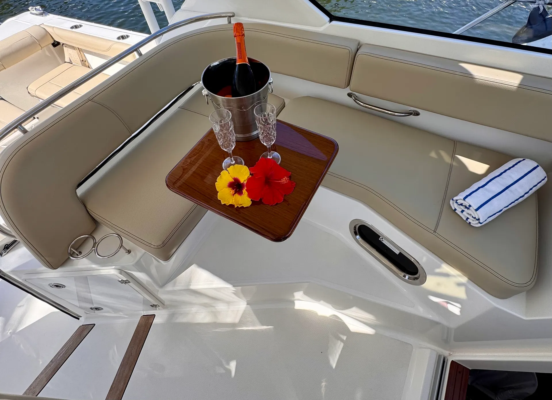 35' Luxury Cruiser- your dream experience awaits!