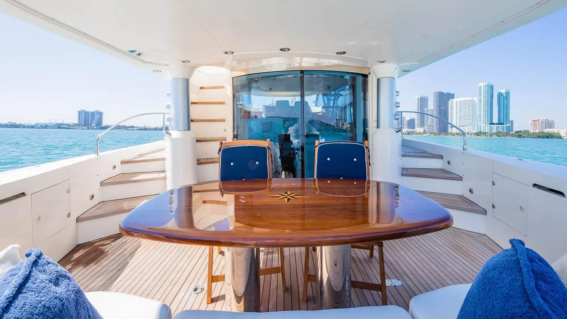 Maximum 68 Fairline in Hollywood, FL — photo 2