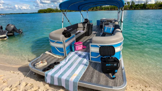 Rent a Bennington S pontoon in Naples, FL near me