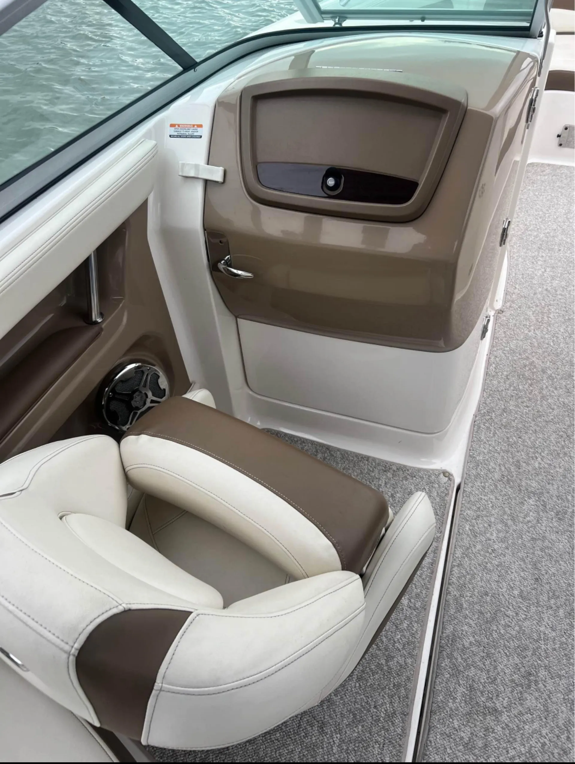 Luxury Chaparral Bowrider Rental at Bass Lake 