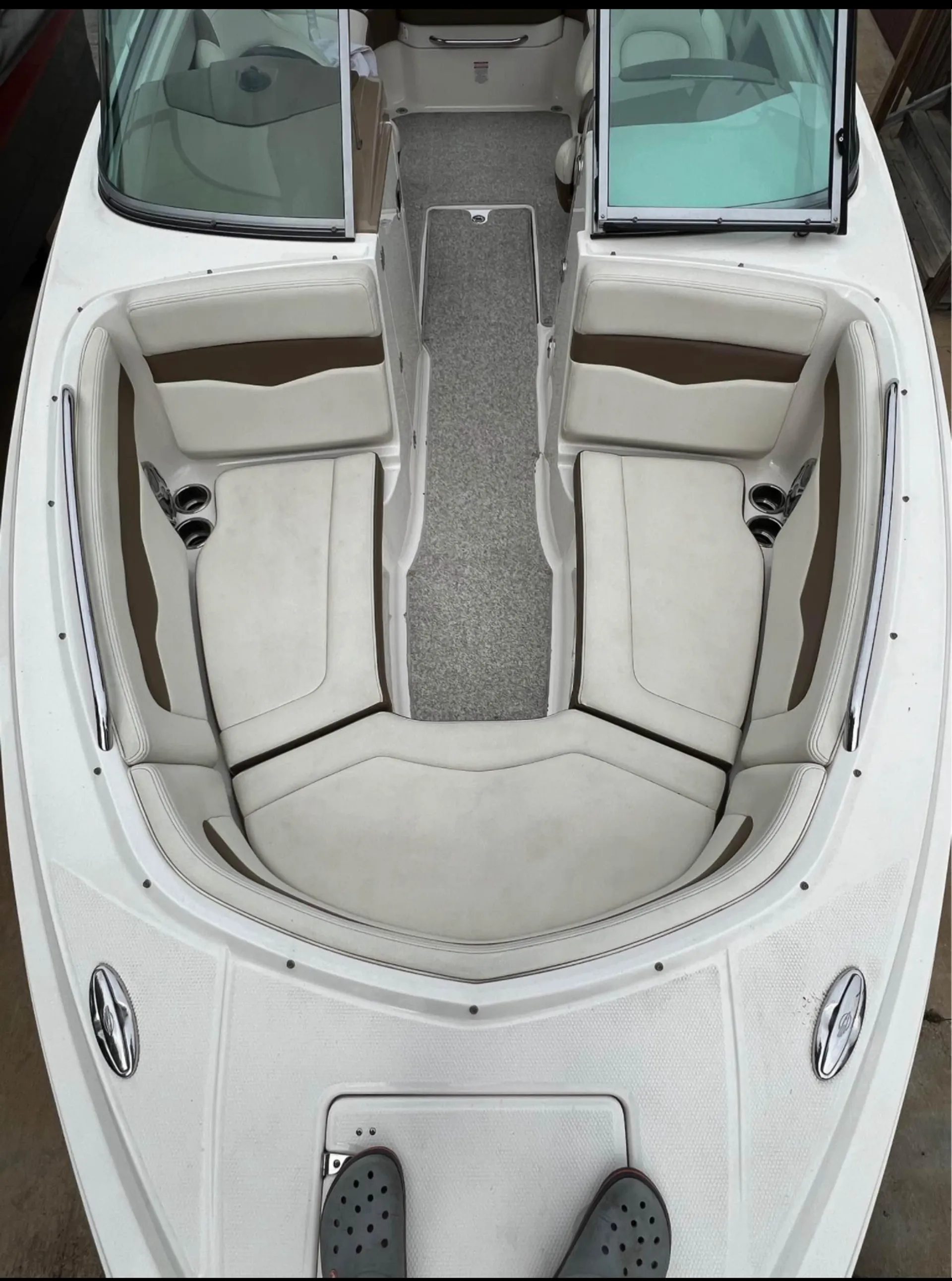 Luxury Chaparral Bowrider Rental at Bass Lake 