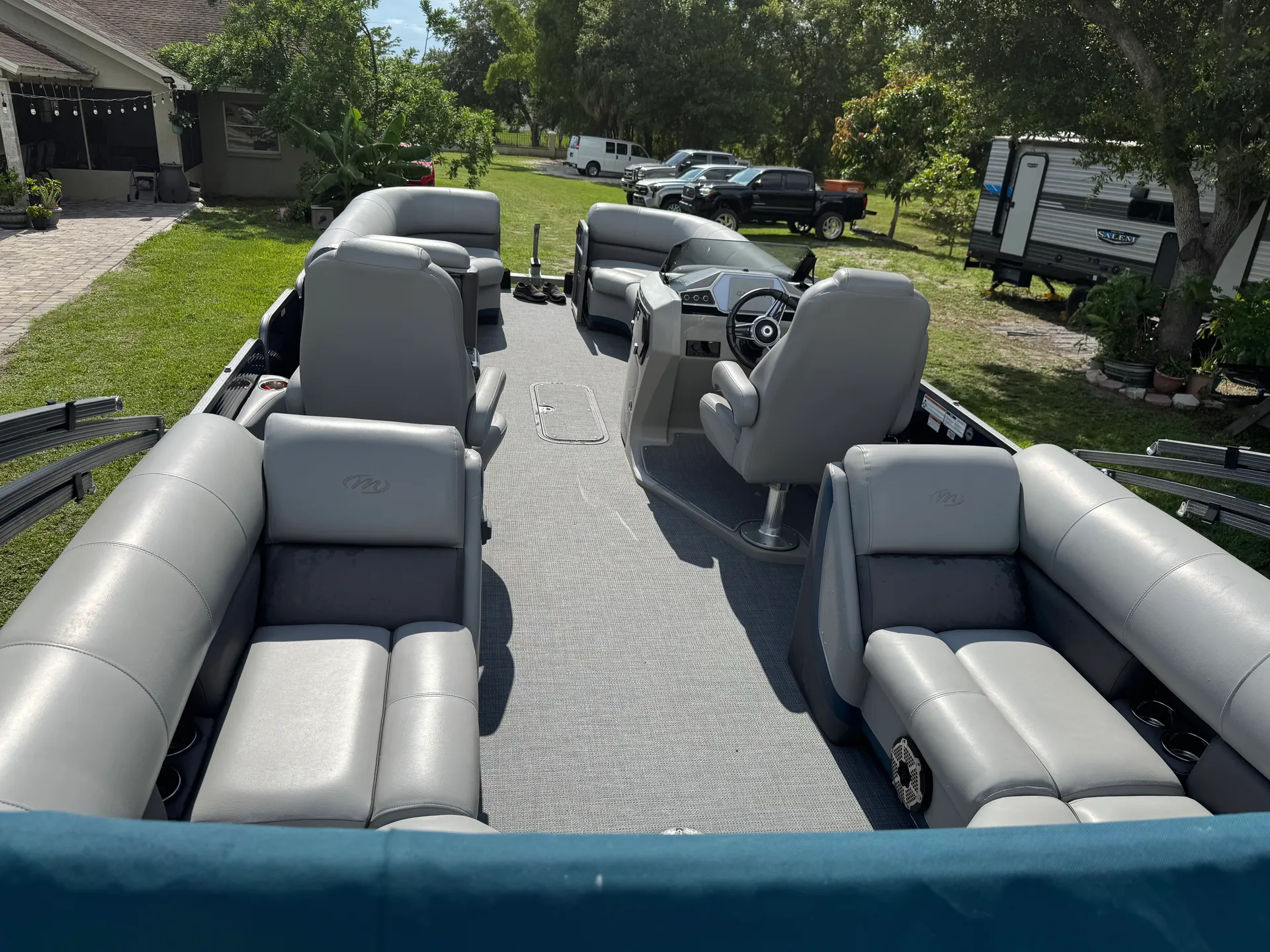 MANITOU PONTOON 25 OASIS STANDARD SHP TRITOON in Gibsonton, FL — photo 6