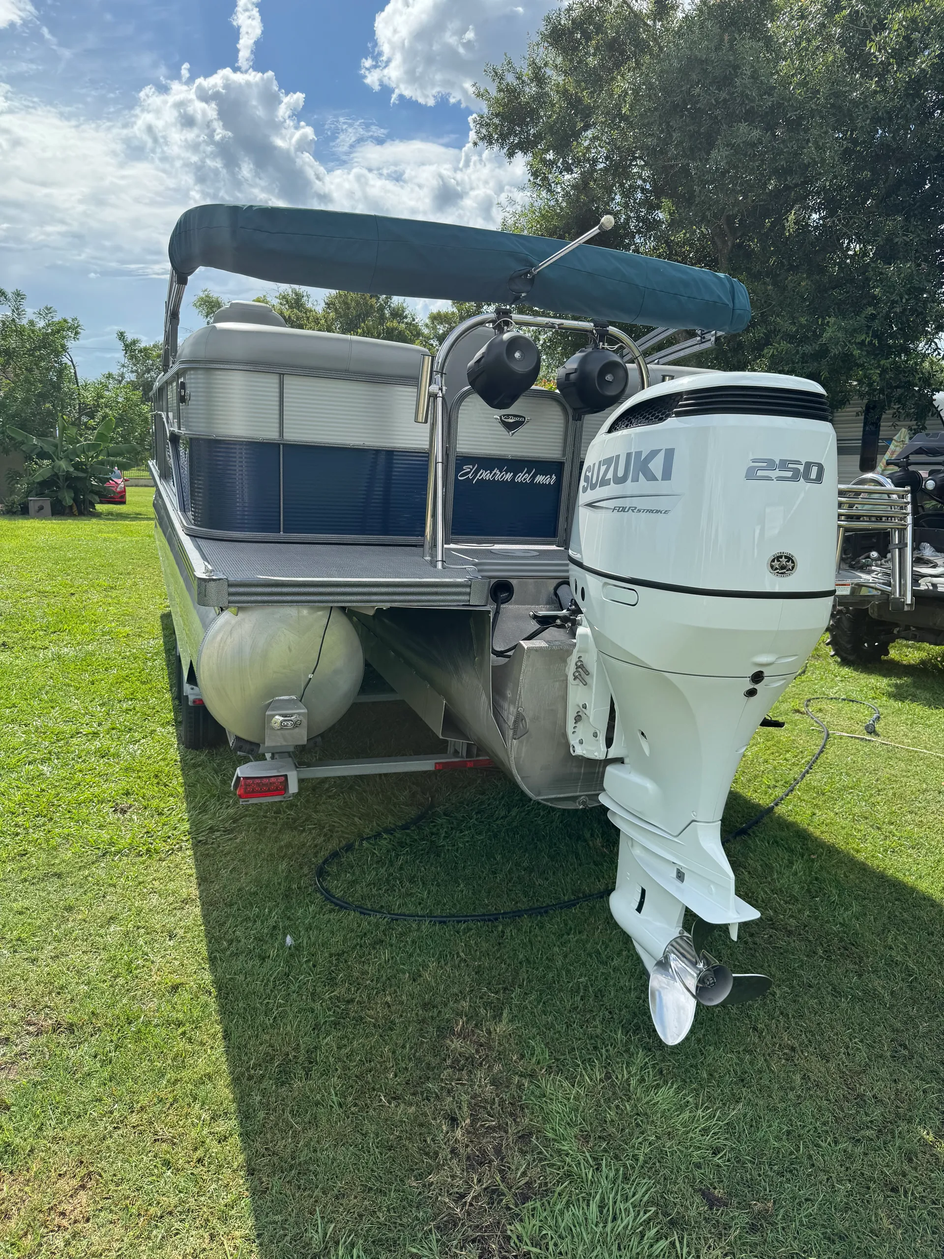 MANITOU PONTOON 25 OASIS STANDARD SHP TRITOON in Gibsonton, FL — photo 7
