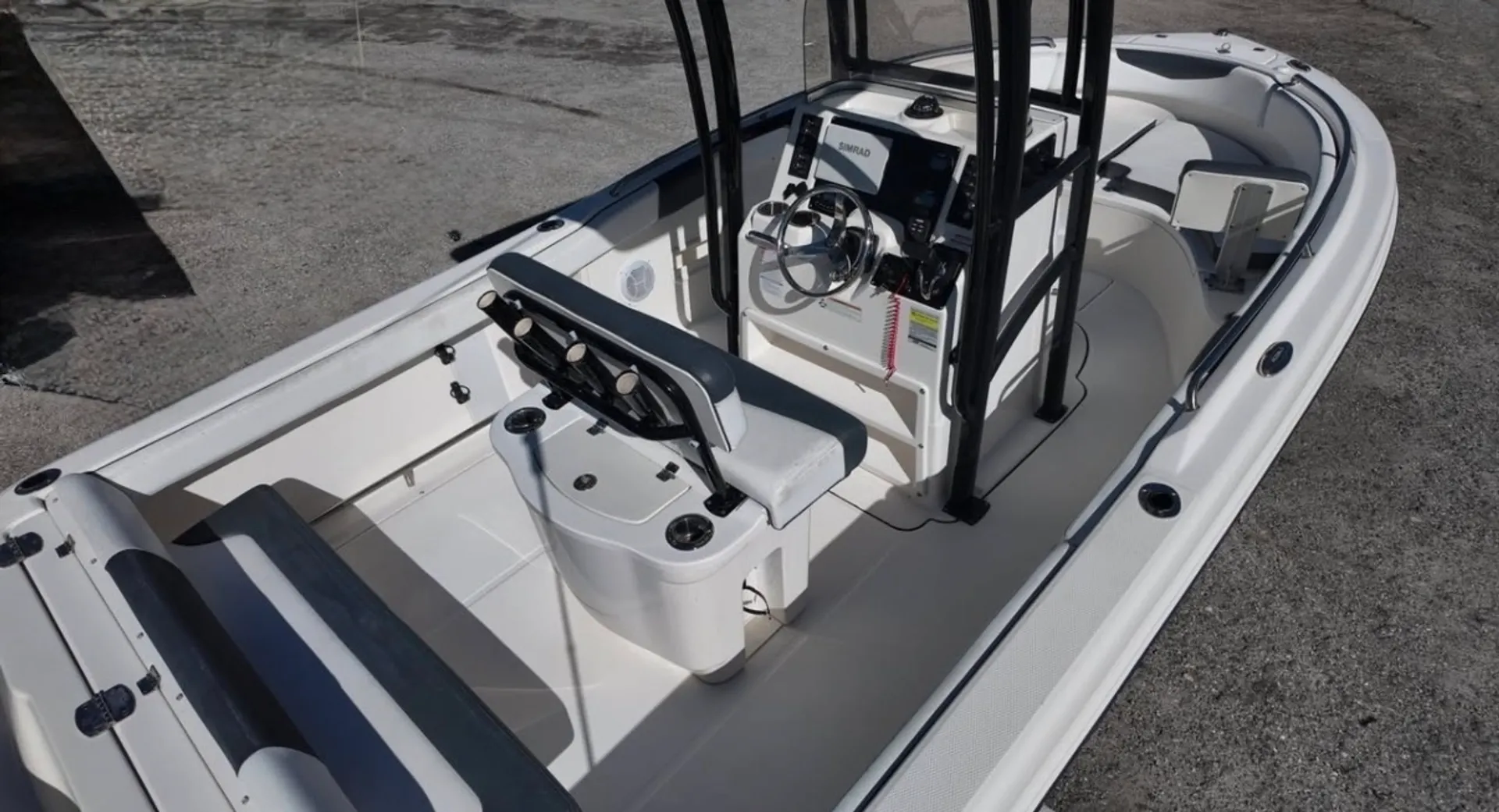 ROBALO R222 in Fort Myers, FL — photo 4