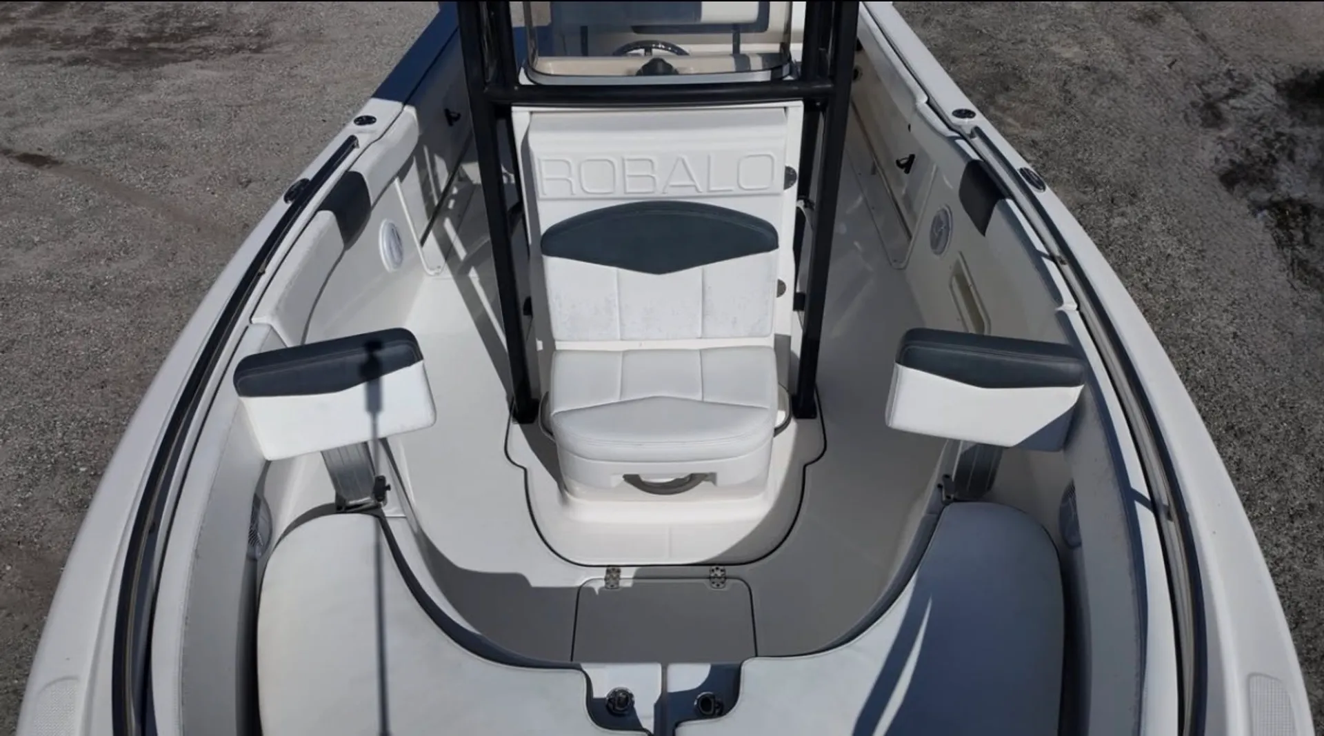 ROBALO R222 in Fort Myers, FL — photo 7