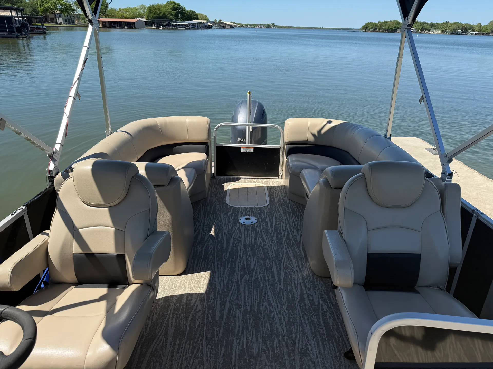 G Three Boats v322 rc Suncatcher Tritoon in Granite Shoals, TX — photo 6