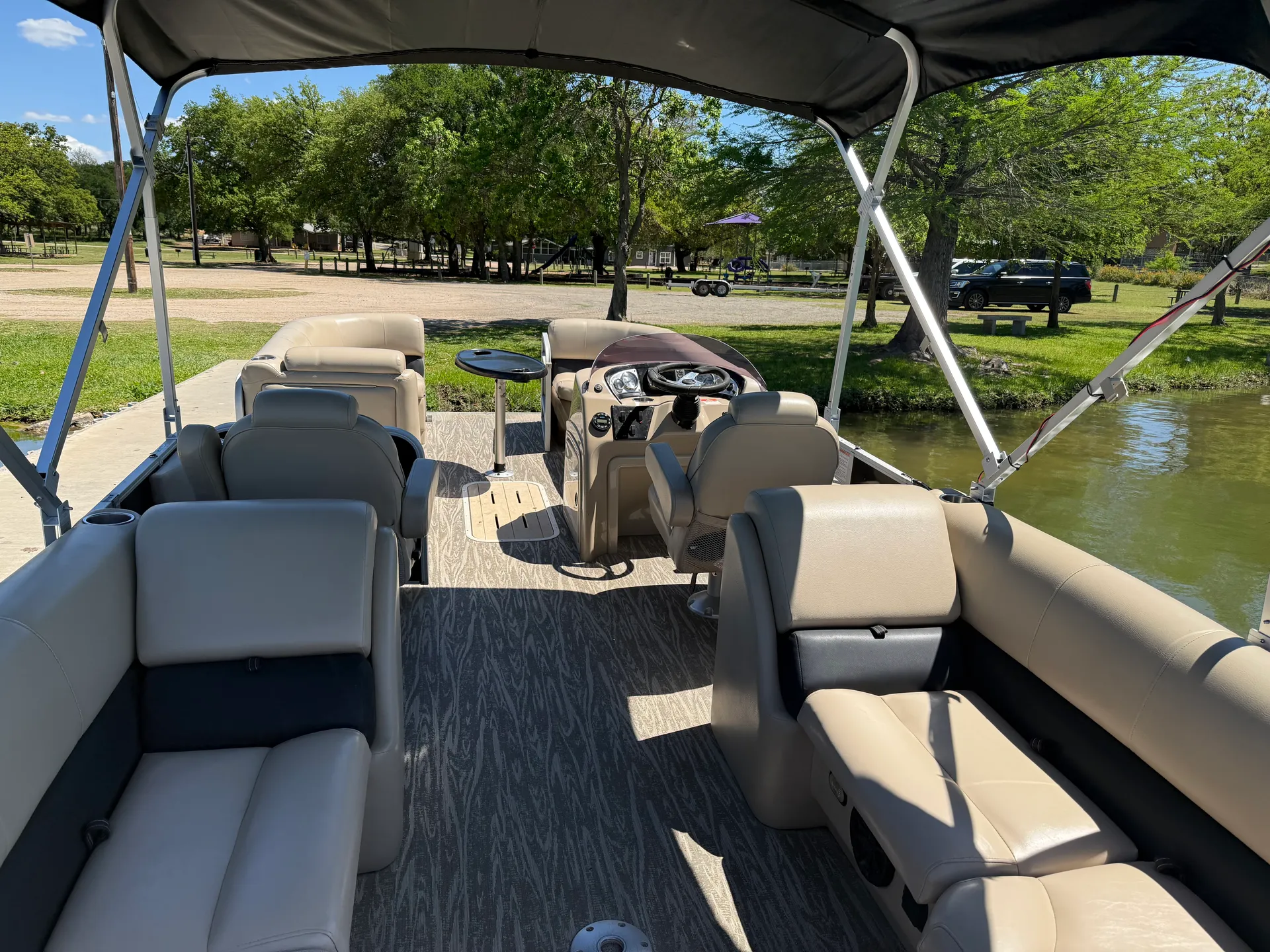 G Three Boats v322 rc Suncatcher Tritoon in Granite Shoals, TX — photo 8