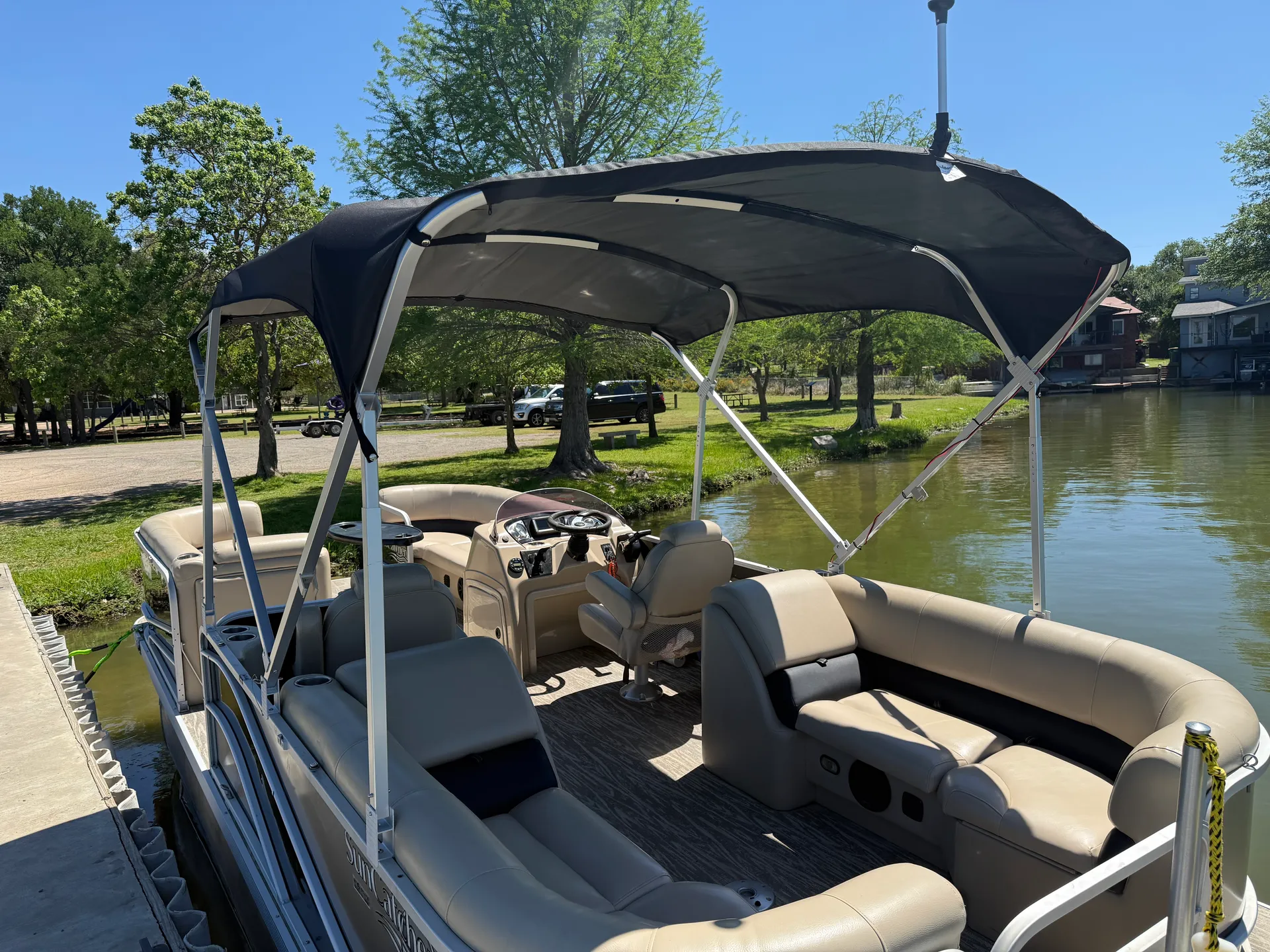 G Three Boats v322 rc Suncatcher Tritoon in Granite Shoals, TX — photo 7