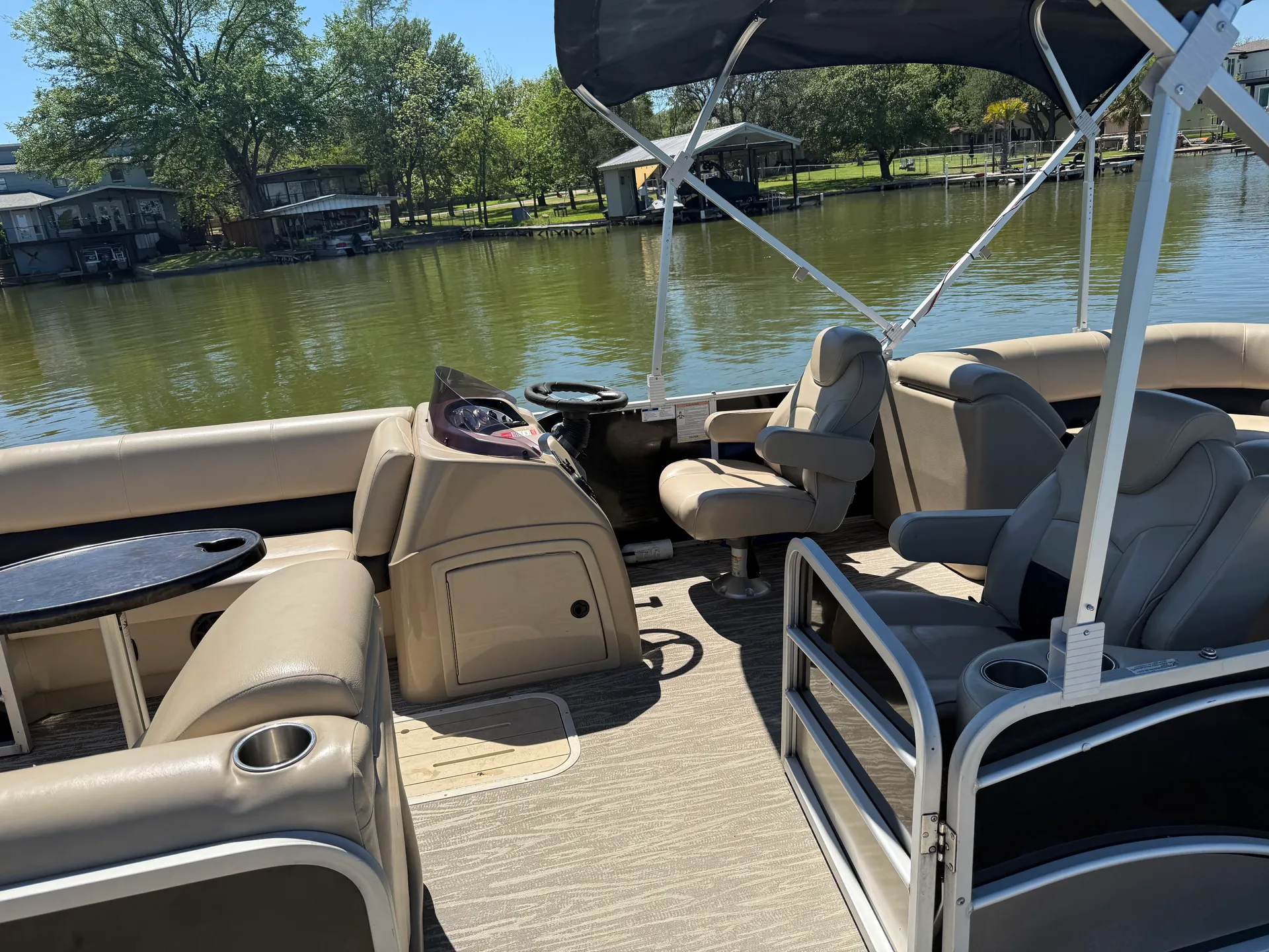 G Three Boats v322 rc Suncatcher Tritoon in Granite Shoals, TX — photo 9