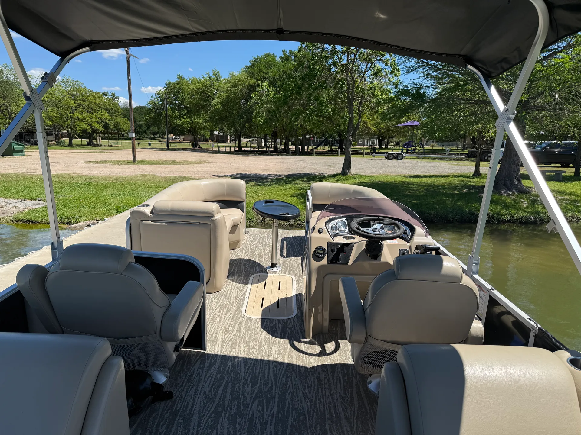 G Three Boats v322 rc Suncatcher Tritoon in Granite Shoals, TX — photo 10