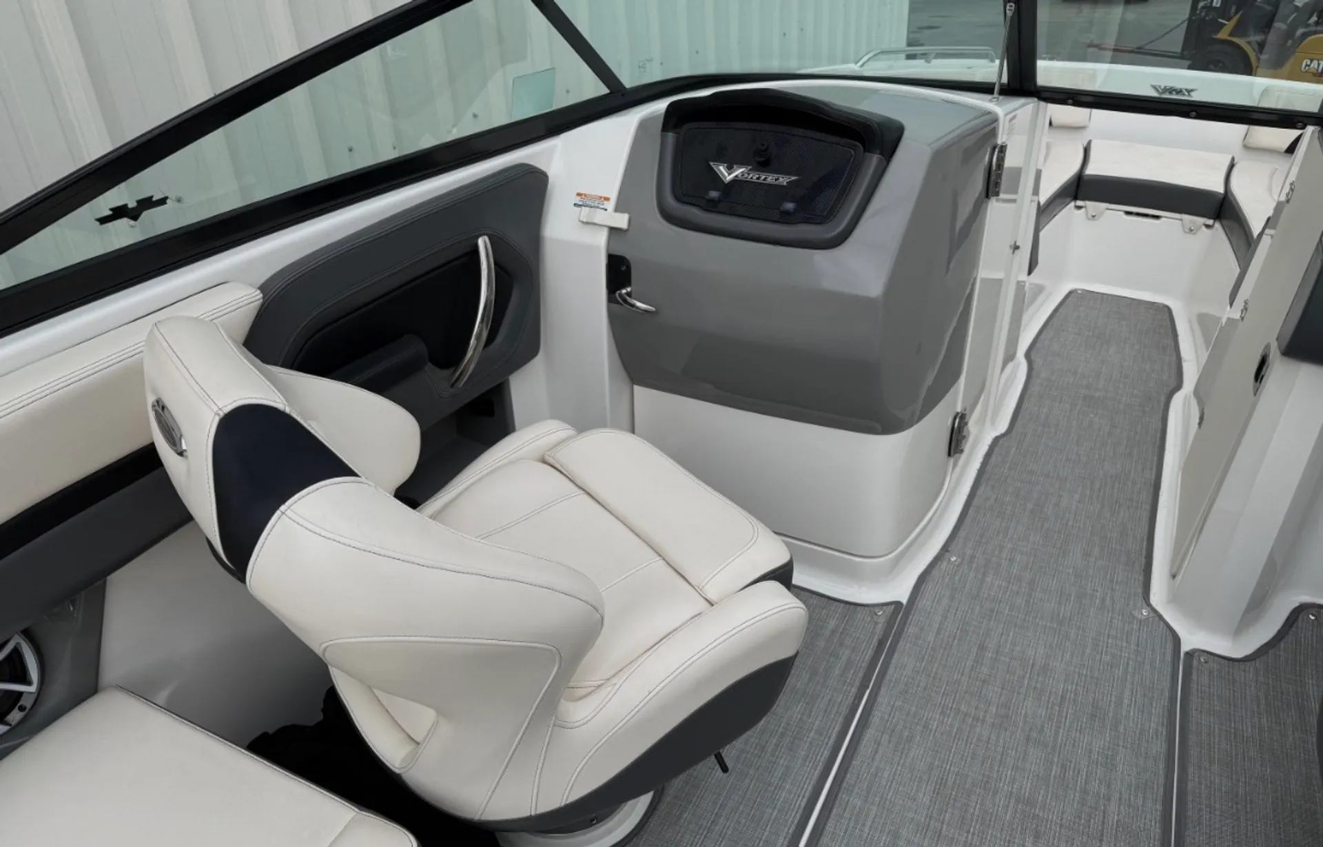 CHAPARRAL BOATS 23 SURF in Fort Myers, FL — photo 2