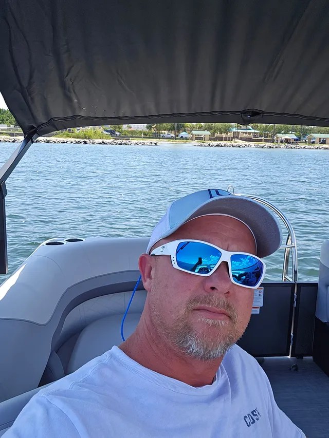 Rent a LOWE PONTOONS pontoon in Panama City Beach, FL near me