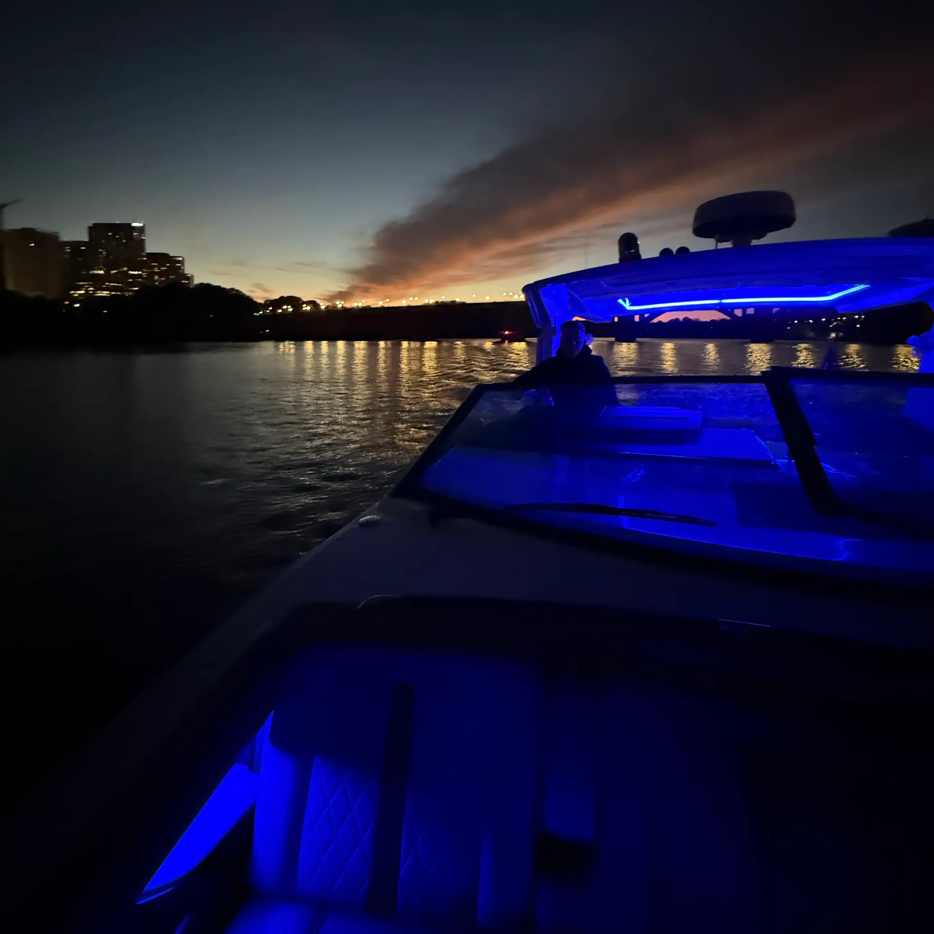 Want to entertain?... Welcome aboard "The Entertainer"! 40' Sea Ray
