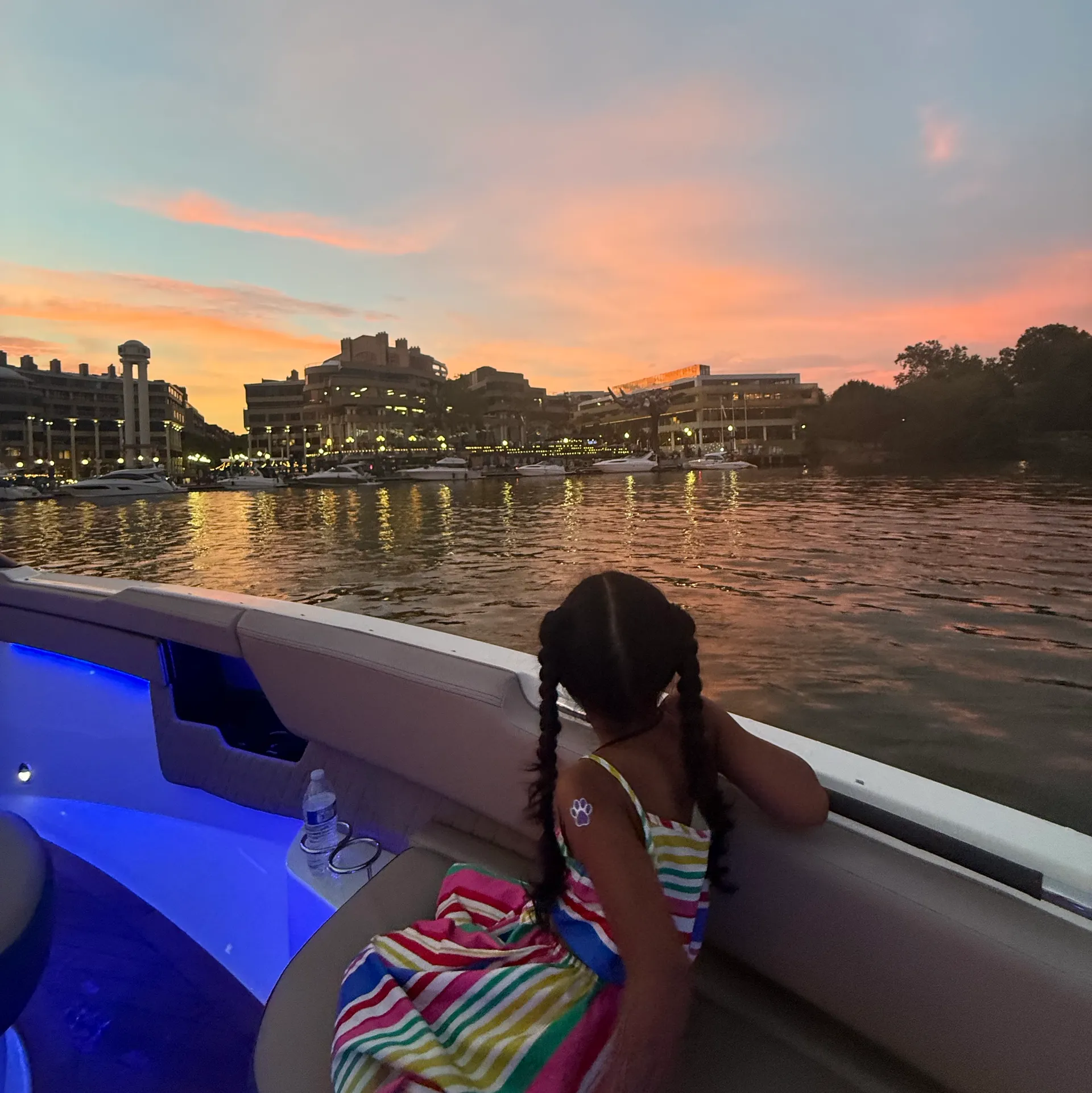 Want to entertain?... Welcome aboard "The Entertainer"! 40' Sea Ray