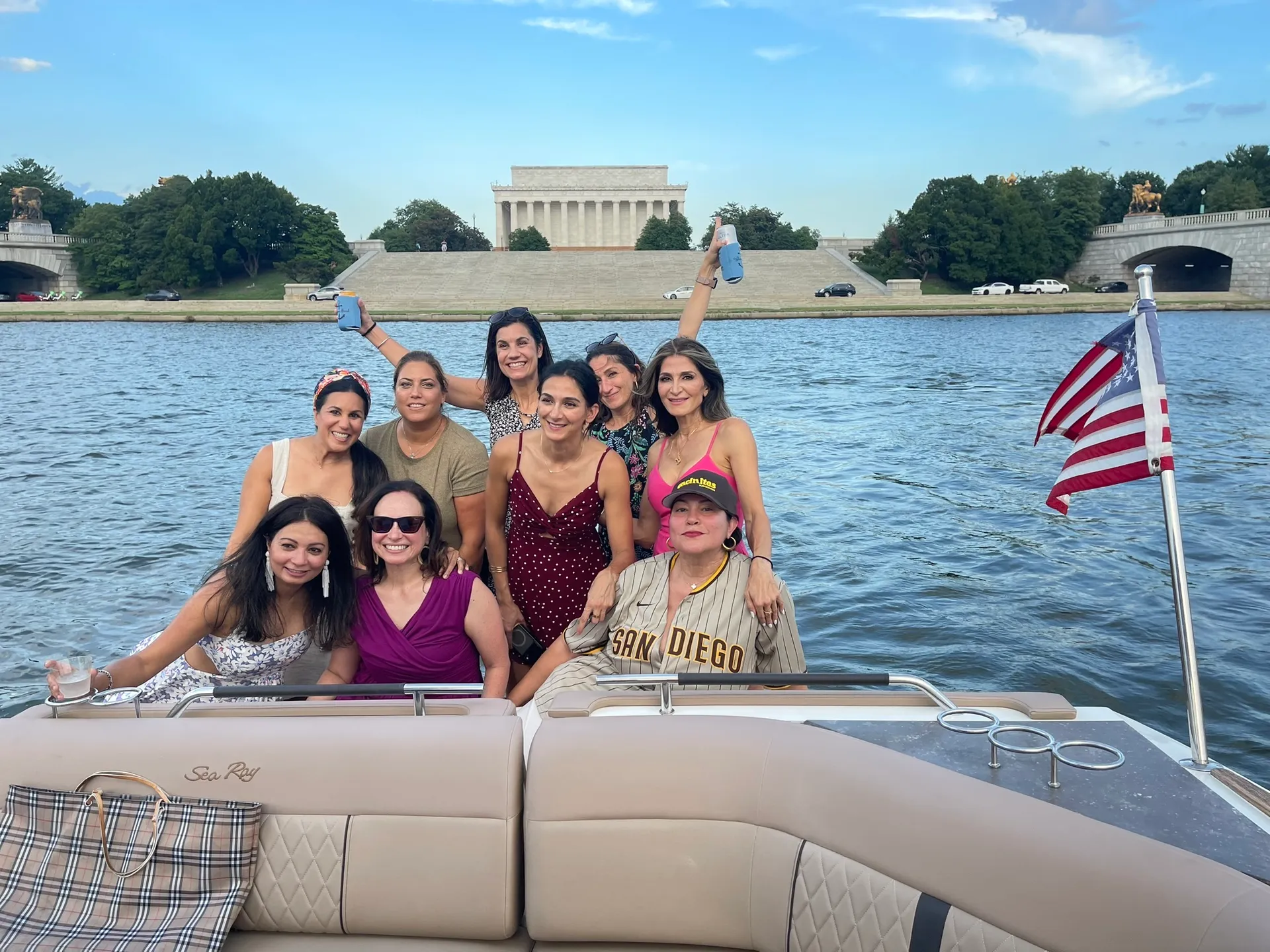 Want to entertain?... Welcome aboard "The Entertainer"! 40' Sea Ray