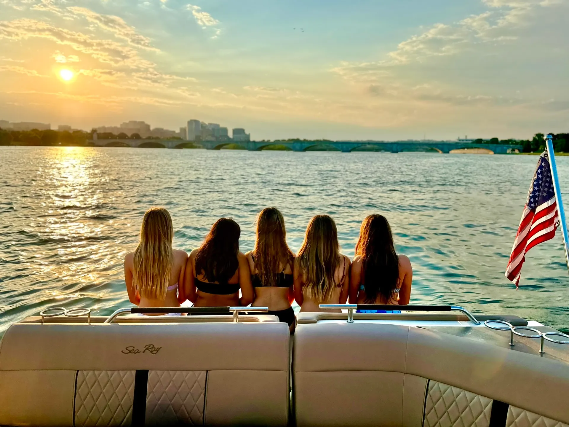 Want to entertain?... Welcome aboard "The Entertainer"! 40' Sea Ray