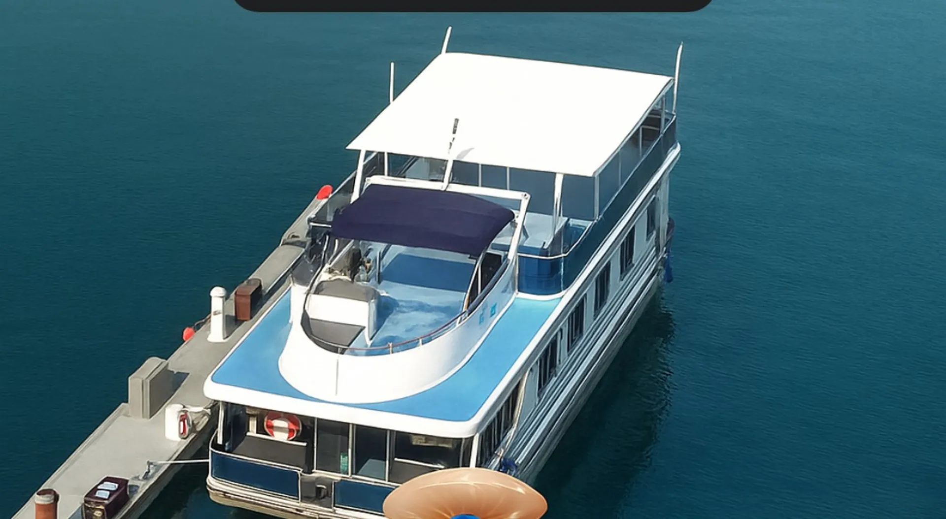 Chicago exclusive floating lounge 