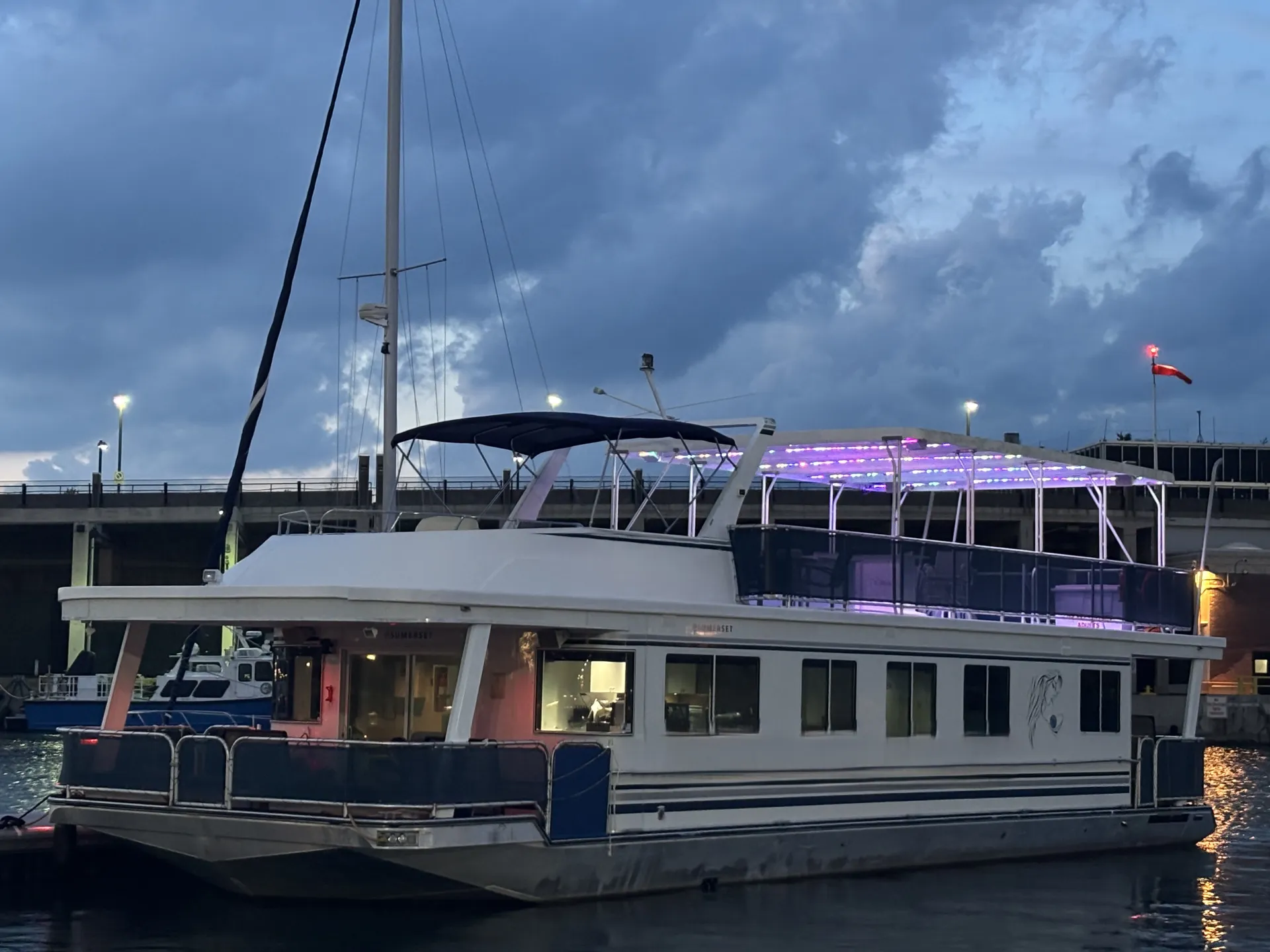Chicago exclusive floating lounge 