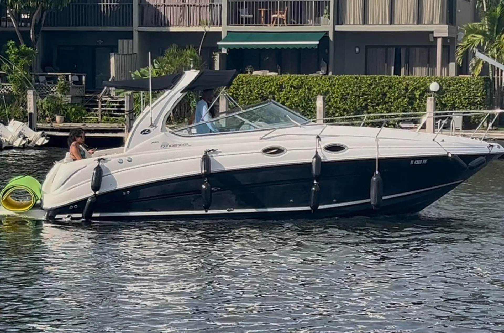 Yacht Me! MIAMI (Walk-in Restroom, Kitchen) 10 guest