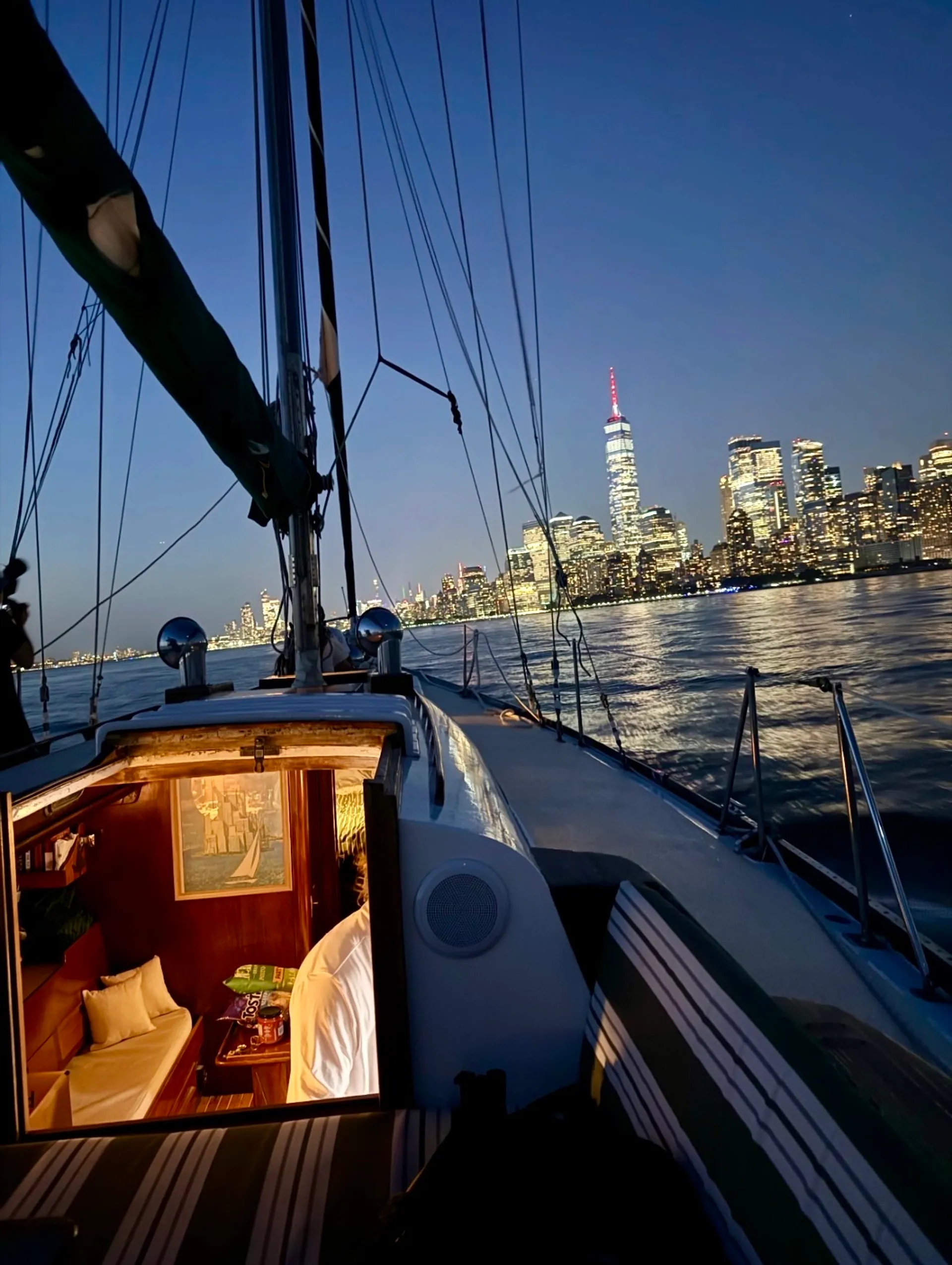 The #1 Rated Manhattan Sailboat - Full Service With Captain