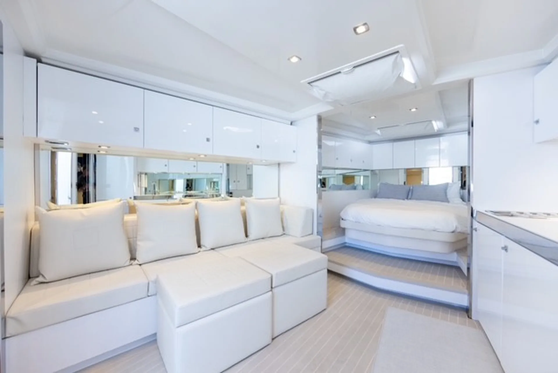 55ft Van Dutch Luxury w/ Captain