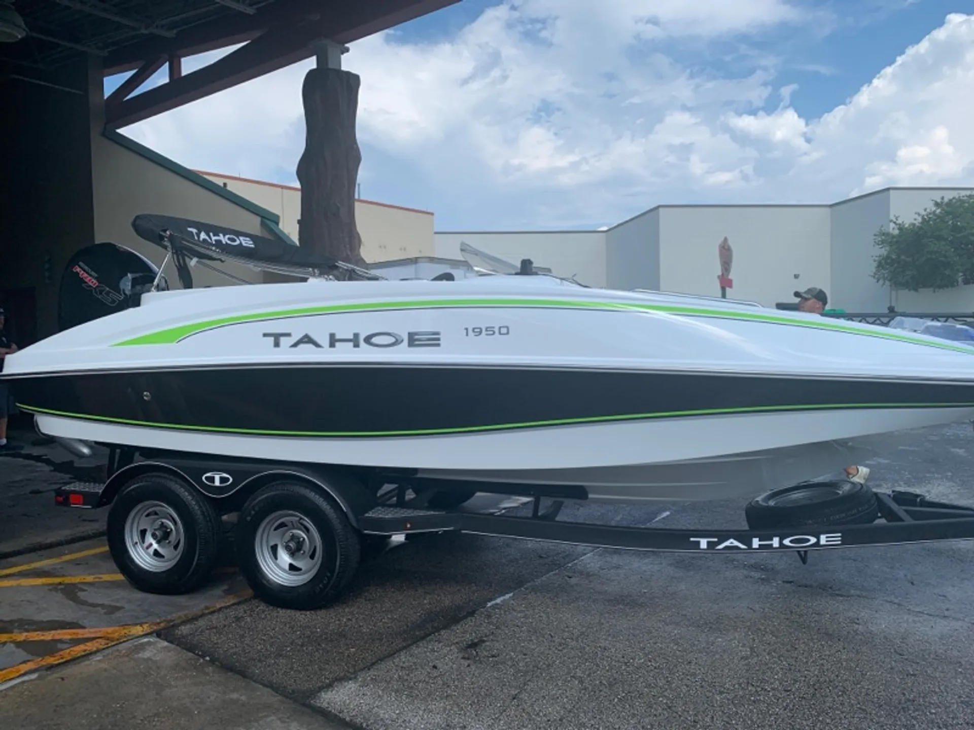 TAHOE BY TRACKER MARINE 1950 in Huffman, TX — photo 2