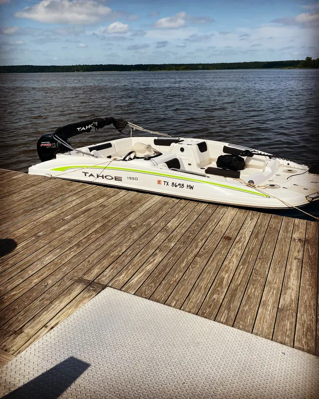 Rent a TAHOE BY TRACKER MARINE deck boat in Huffman, TX near me
