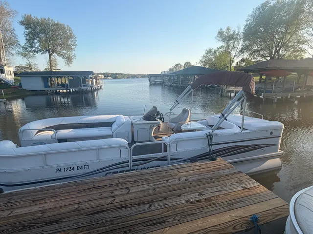 Rent a CRESTLINER BOATS pontoon in Mineral, VA near me