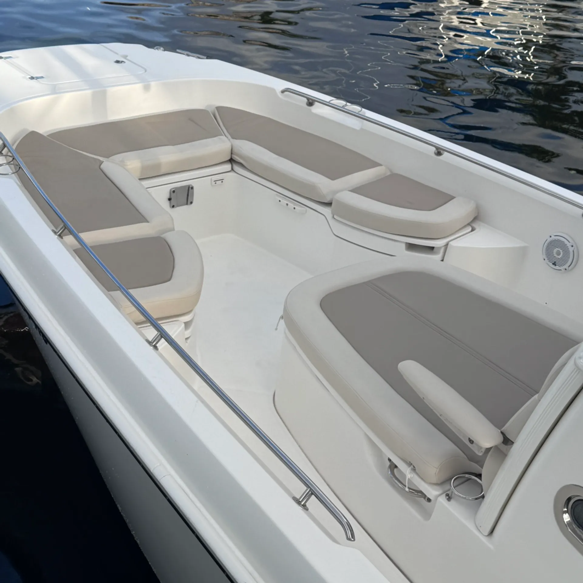 BOSTON WHALER 170 DAUNTLESS in Pompano Beach, FL — photo 8