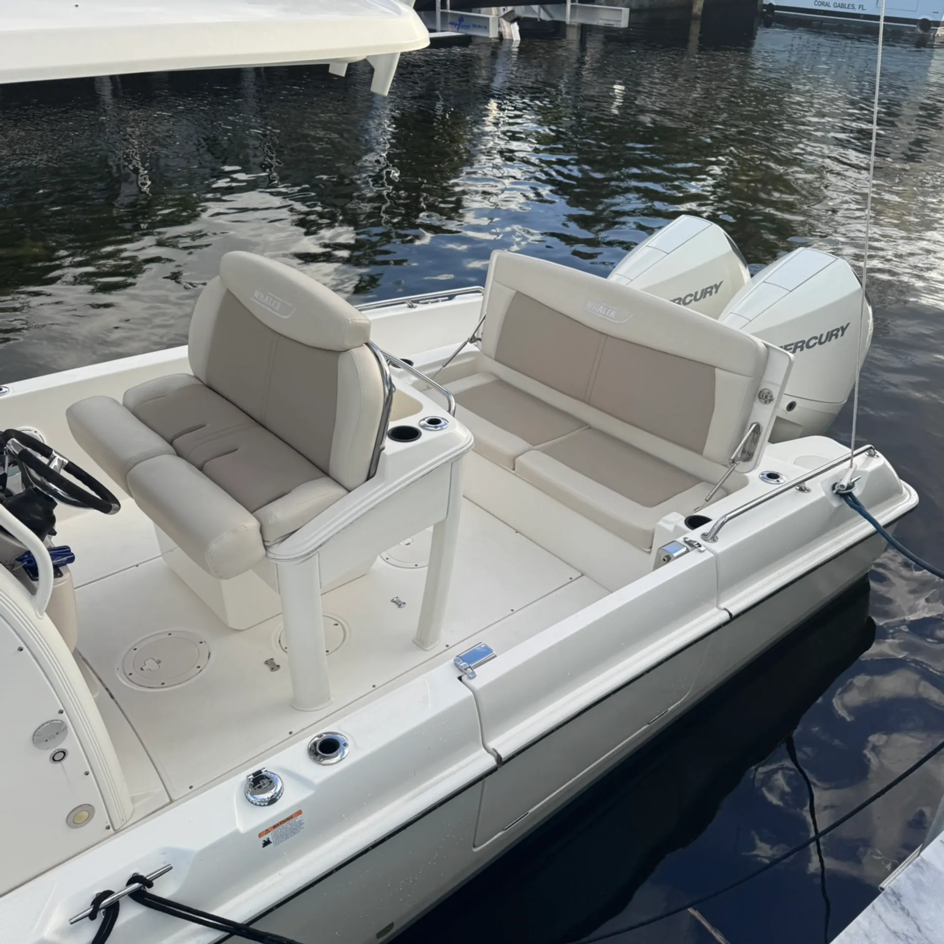 2018 Boston Whaler -Dauntless- Center Console - 27 Ft