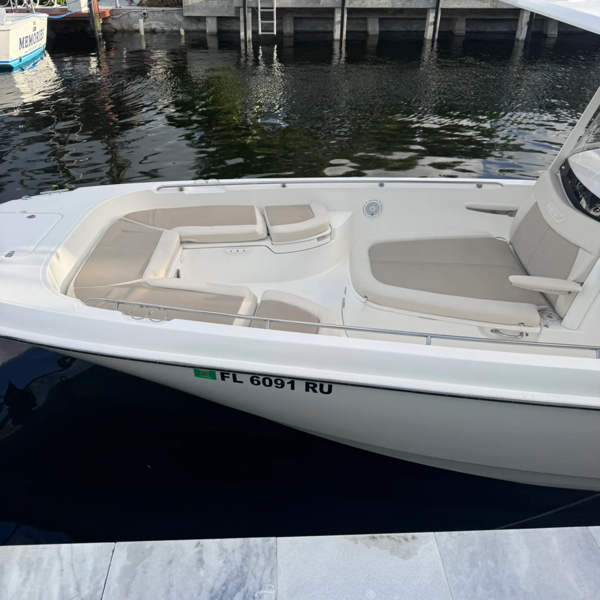 2018 Boston Whaler -Dauntless- Center Console - 27 Ft