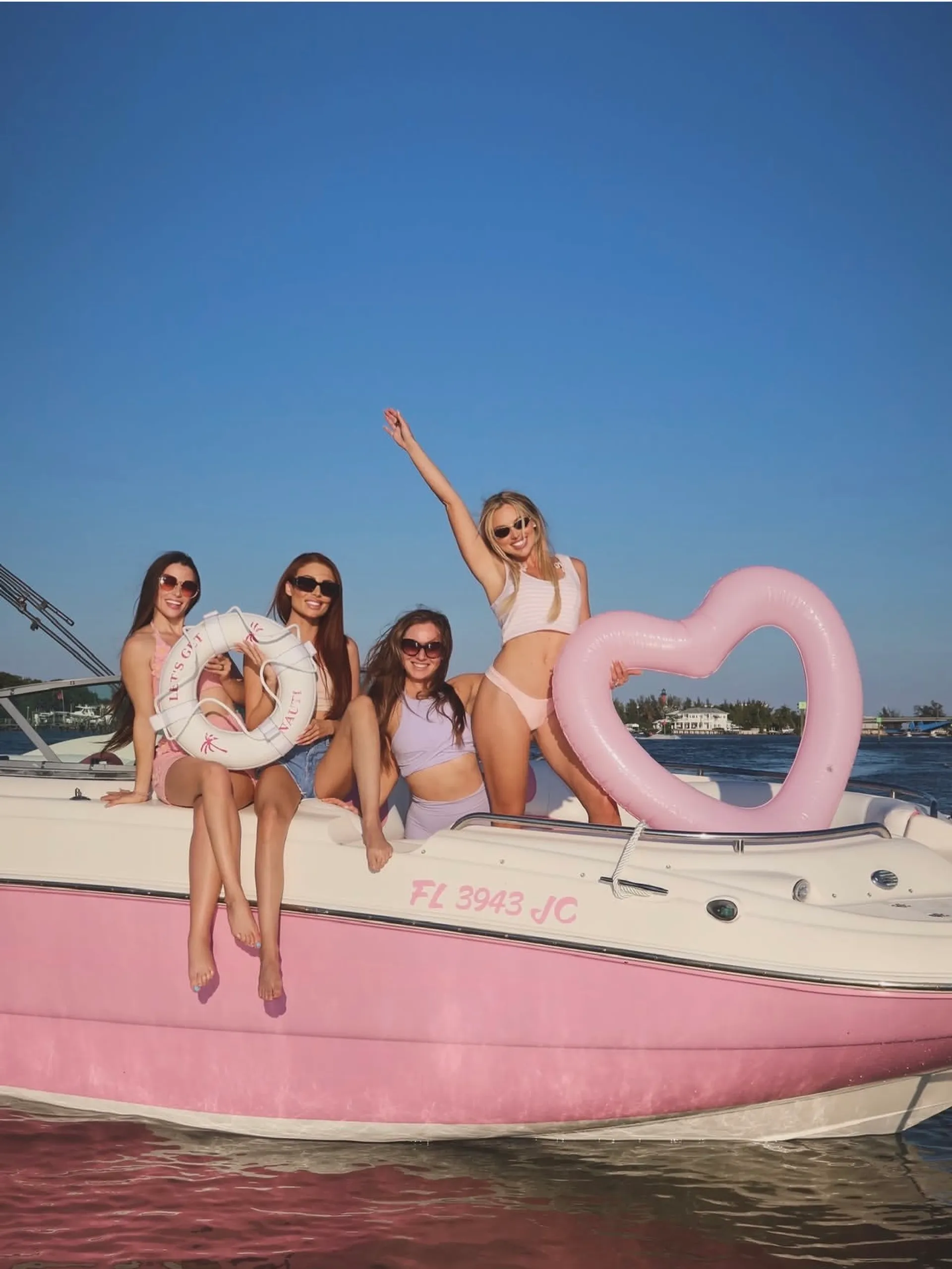 Hurricane 2600 Sun Deck in Riviera Beach, FL — photo 7