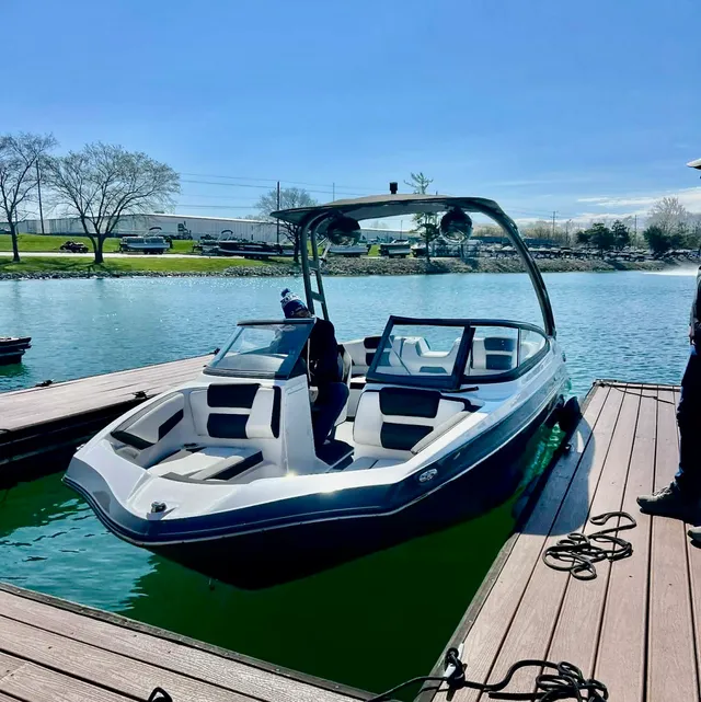 Rent a YAMAHA bow rider in Bristol, IN near me