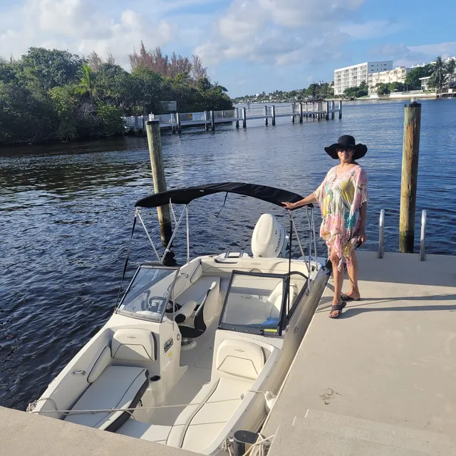 Rent a STINGRAY BOATS dual console in Delray Beach, FL near me
