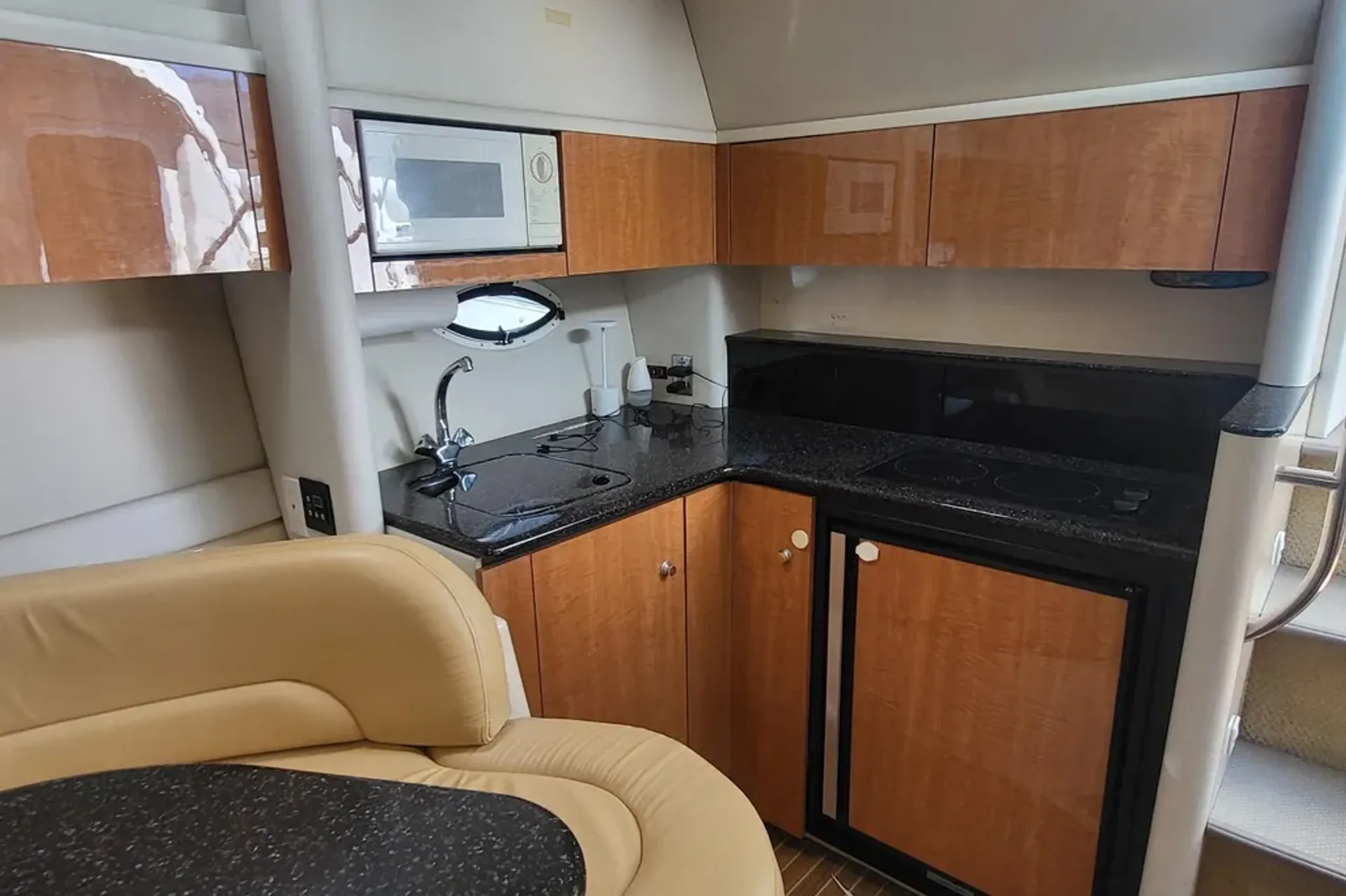 CROWNLINE BOATS E 230 XS in Arlington, VA — photo 3