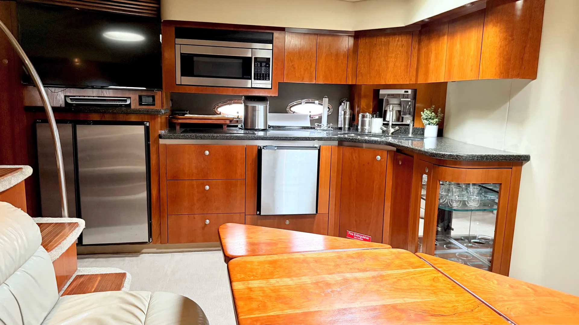 Cruisers Yachts 520 Express in Tampa, FL — photo 5