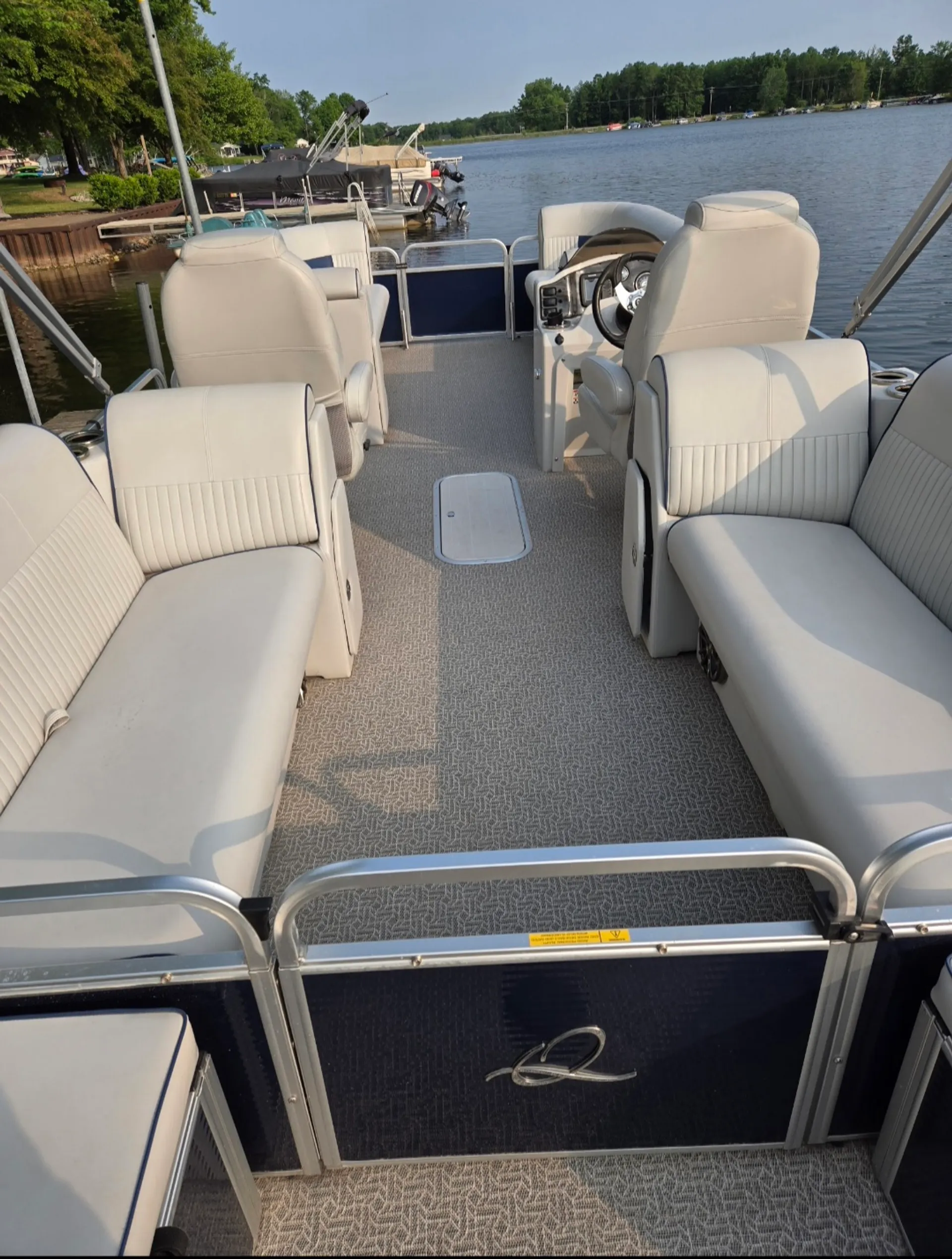 Qwest Pontoons 240 in Stanwood, MI — photo 3