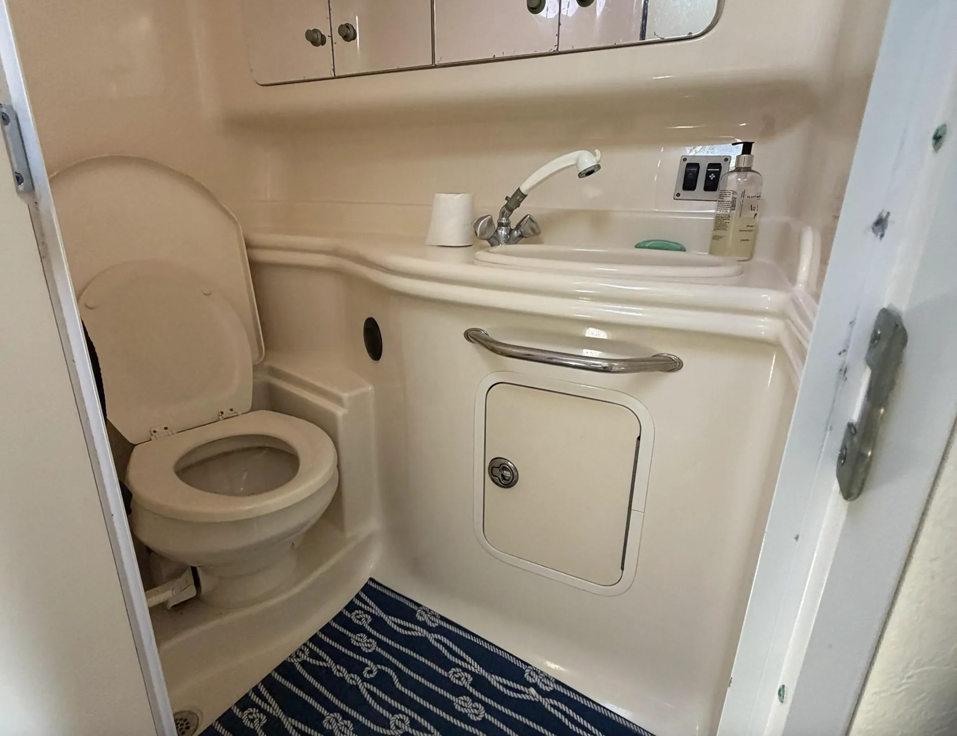 Luxury 38’ Sea Ray Sundancer Charter | Fort Lauderdale with Captain