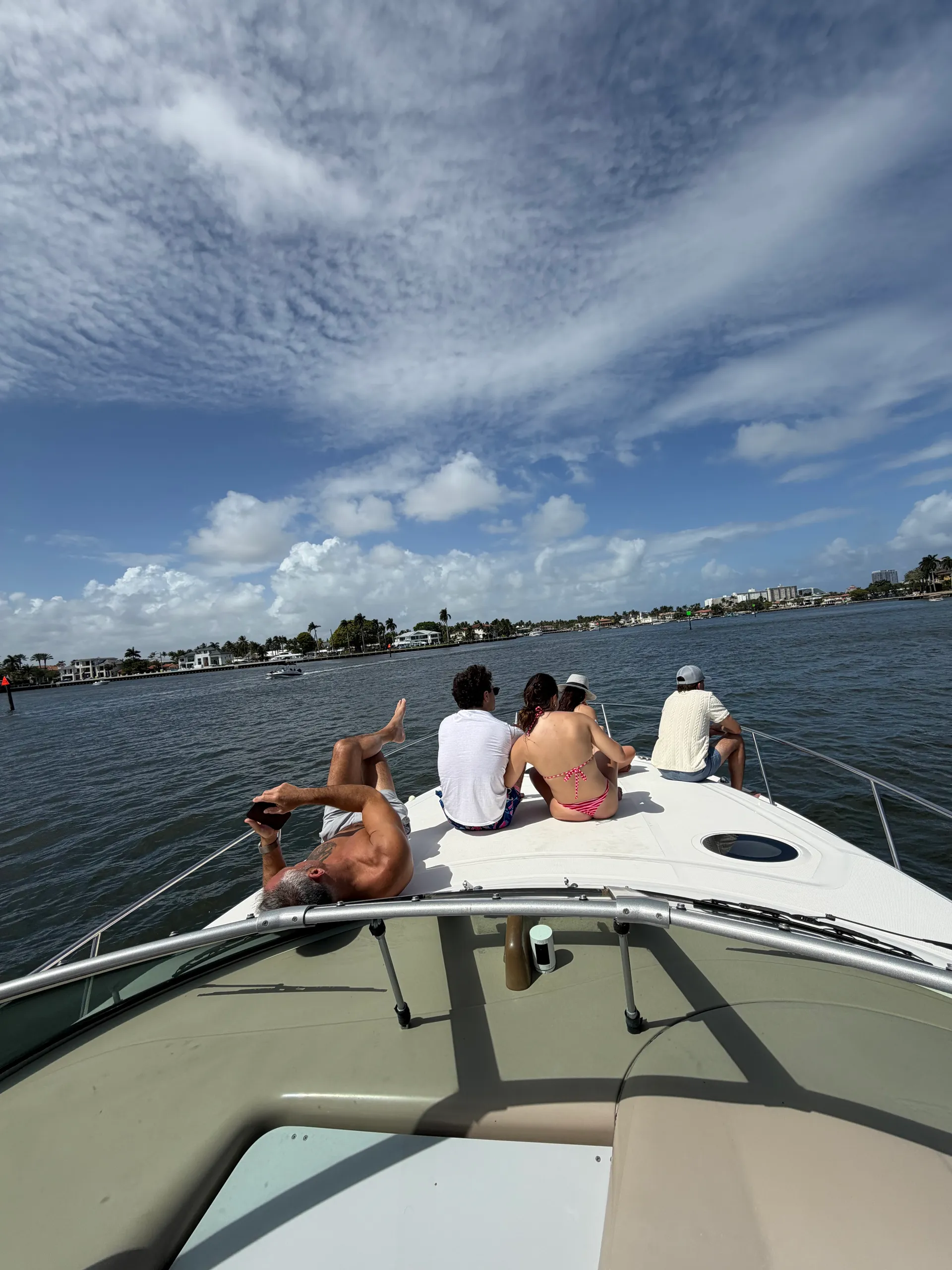 Sea Ray Boats 340 Sundancer in Fort Lauderdale, FL — photo 2