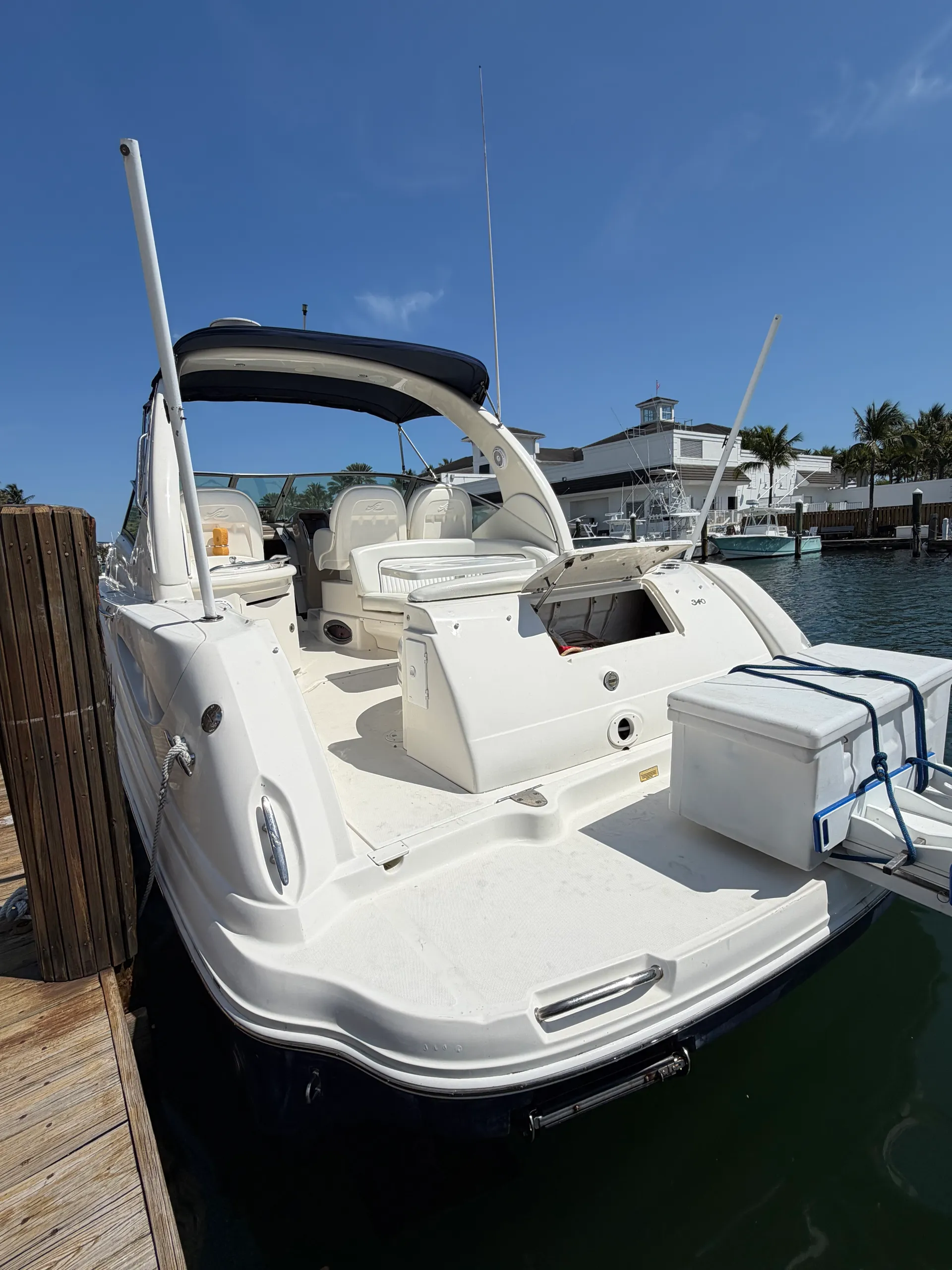 Sea Ray Boats 340 Sundancer in Fort Lauderdale, FL — photo 5