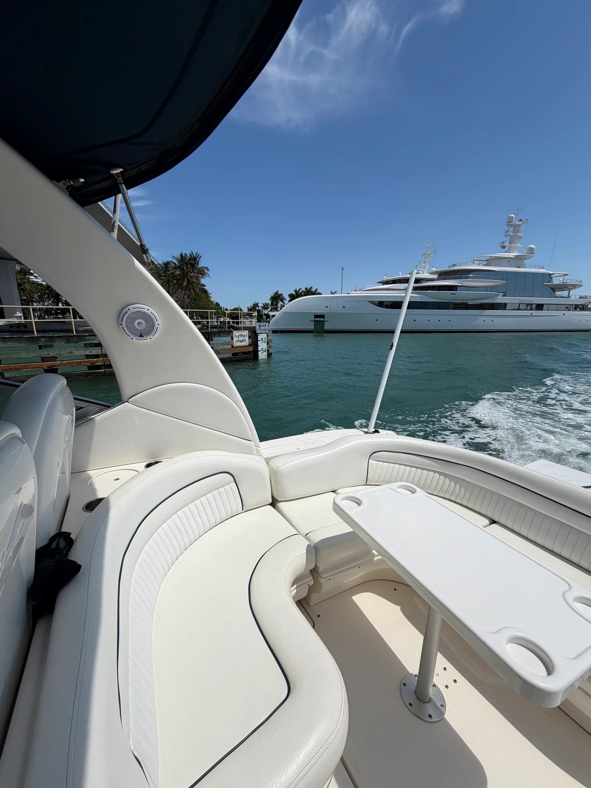 Sea Ray Boats 340 Sundancer in Fort Lauderdale, FL — photo 7