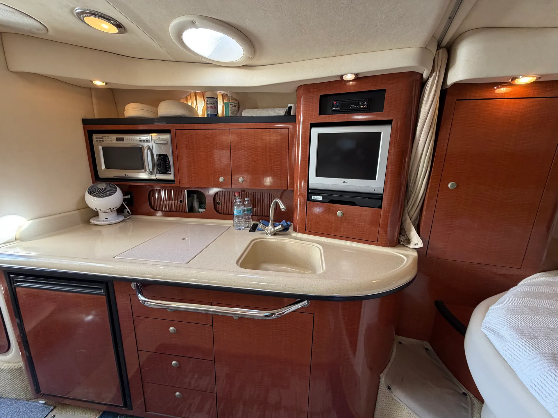 Luxury 38’ Sea Ray Sundancer Charter | Fort Lauderdale with Captain