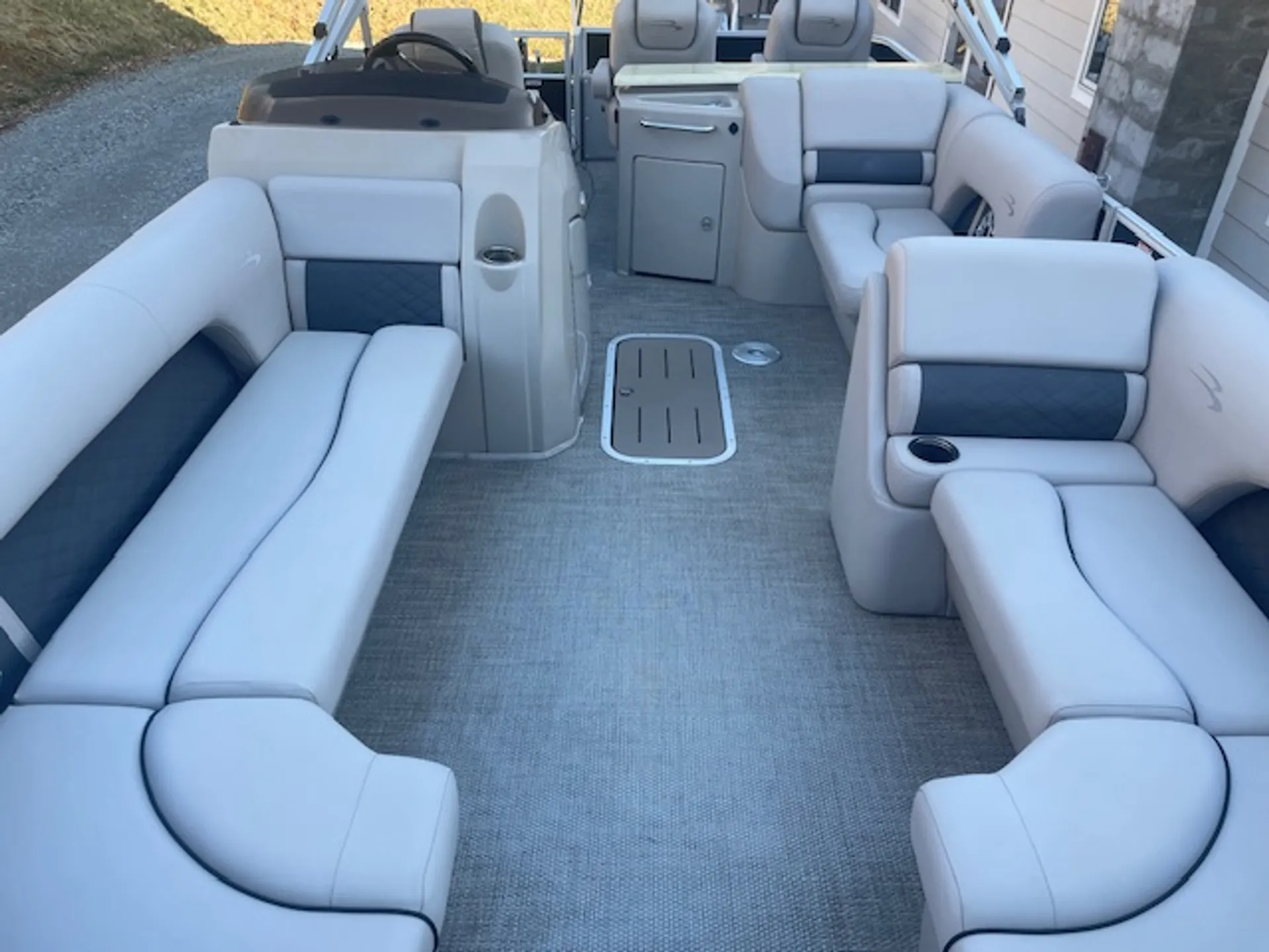 BENNINGTON MARINE 23 SBRX- PREMIUM in Butler, TN — photo 2