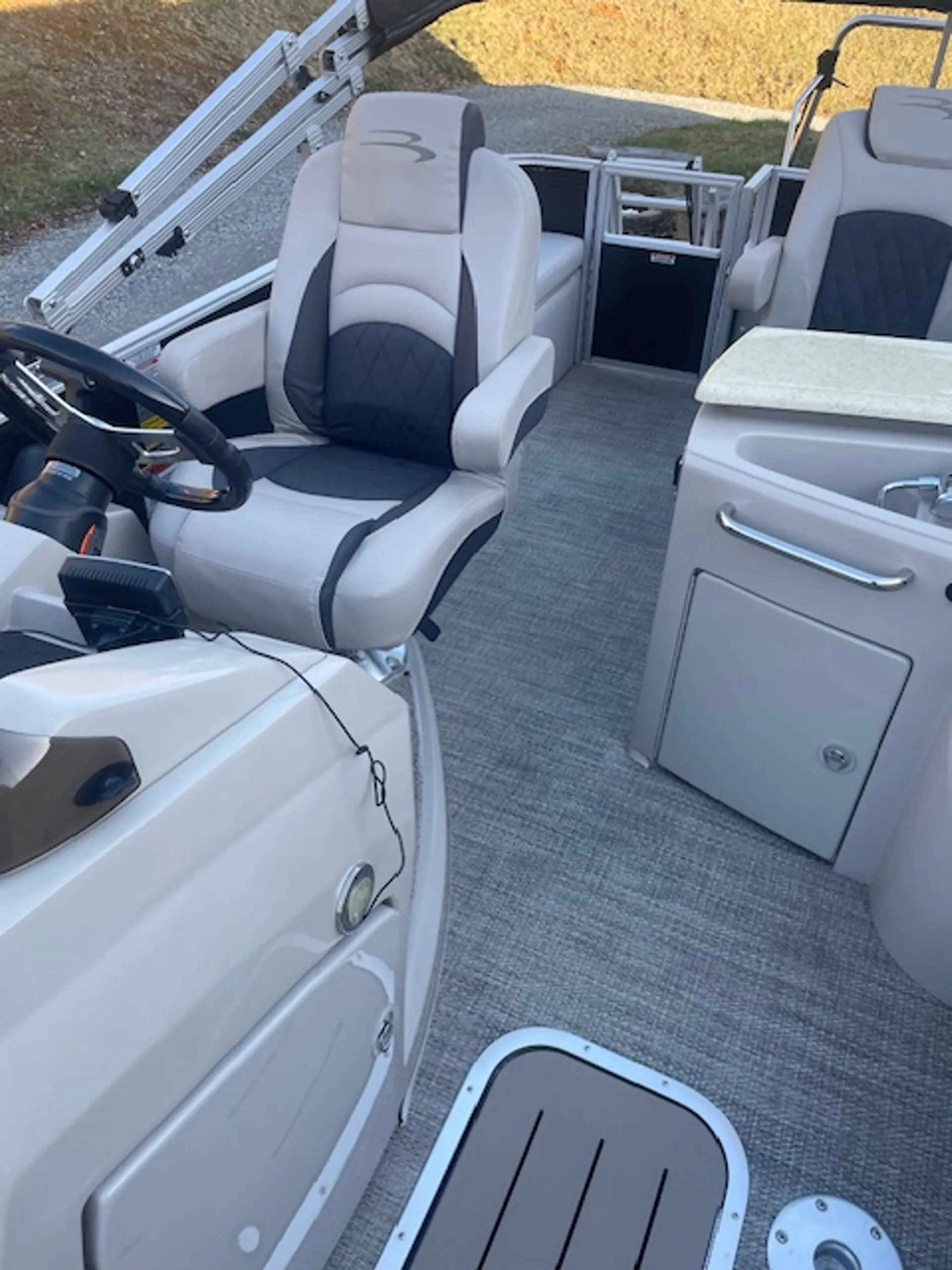 BENNINGTON MARINE 23 SBRX- PREMIUM in Butler, TN — photo 4