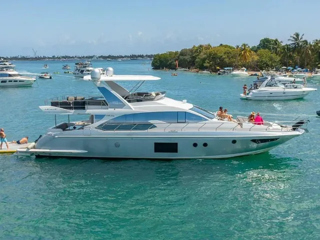 Rent a Azimut motor yacht in Miami, FL near me