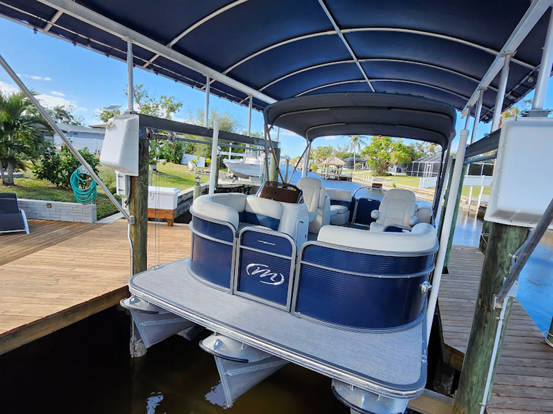 MANITOU PONTOON 23 AURORA TRIPLE TUBE VP in Cape Coral, FL — photo 3