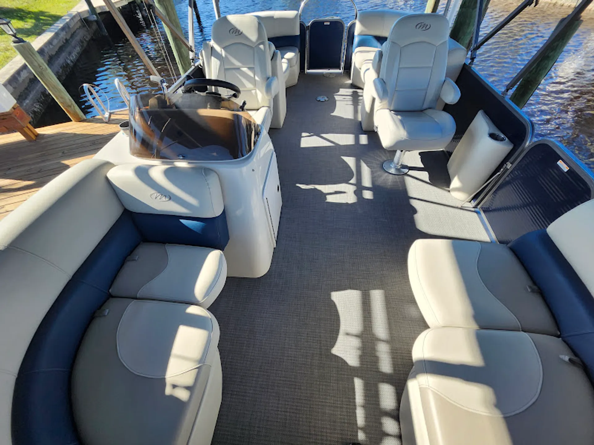 MANITOU PONTOON 23 AURORA TRIPLE TUBE VP in Cape Coral, FL — photo 5