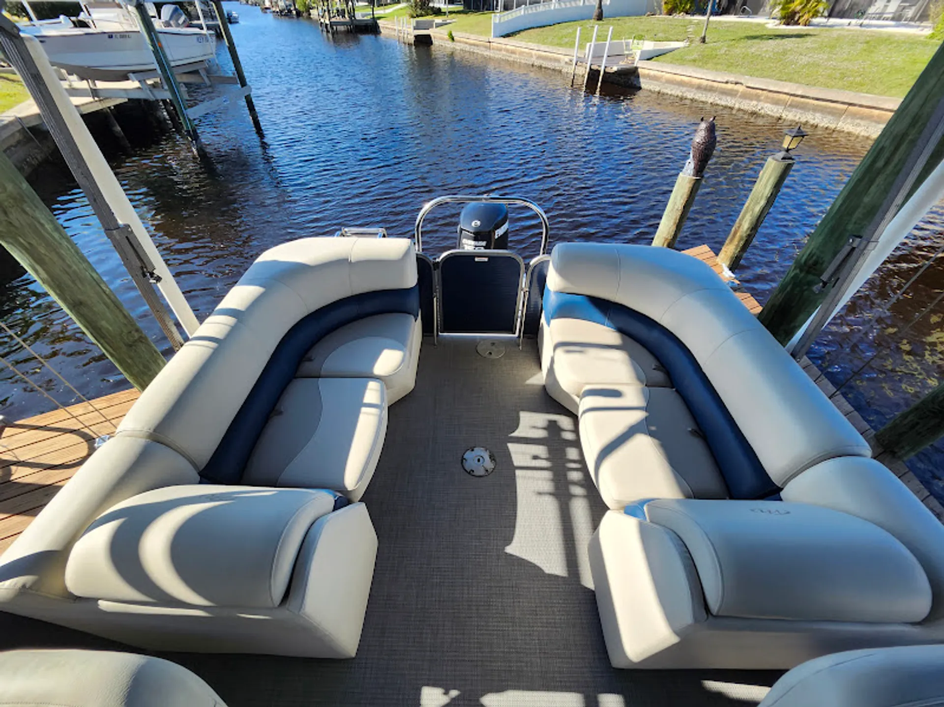 MANITOU PONTOON 23 AURORA TRIPLE TUBE VP in Cape Coral, FL — photo 4