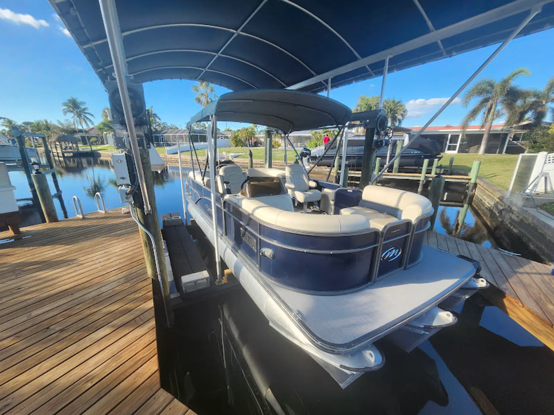 MANITOU PONTOON 23 AURORA TRIPLE TUBE VP in Cape Coral, FL — photo 10